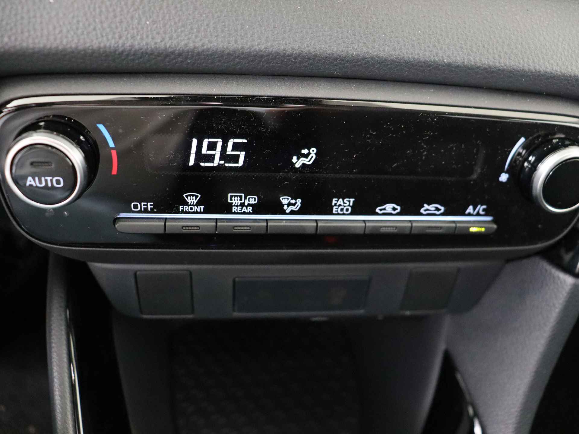 Toyota Yaris Hybrid 115 First Edition | Navigatie | Apple CarPlay | Camera | - 11/39