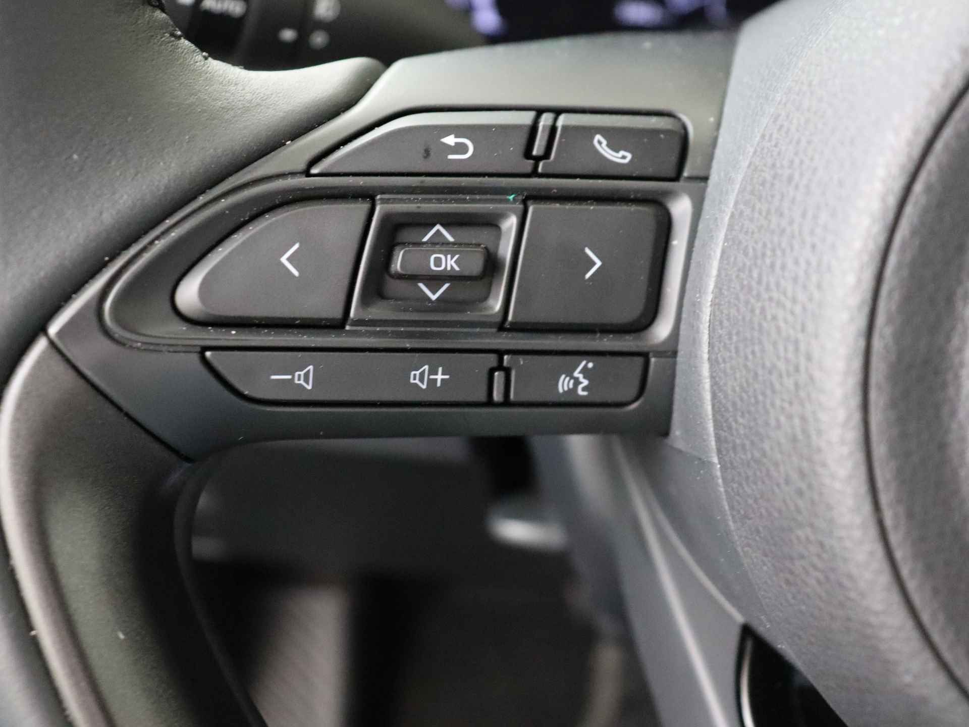 Toyota Yaris Hybrid 115 First Edition | Navigatie | Apple CarPlay | Camera | - 20/39