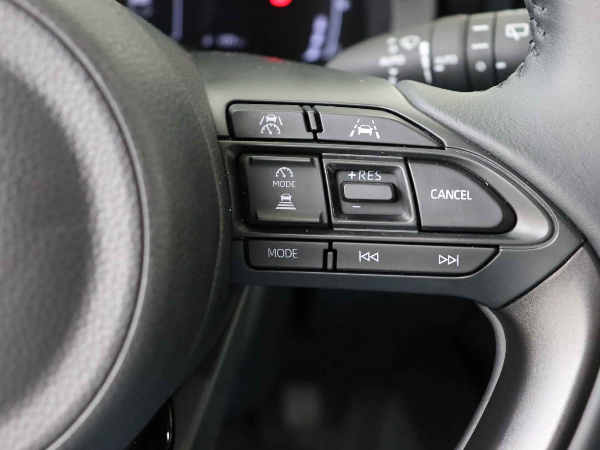 Toyota Yaris Hybrid 115 First Edition | Navigatie | Apple CarPlay | Camera | - 21/39
