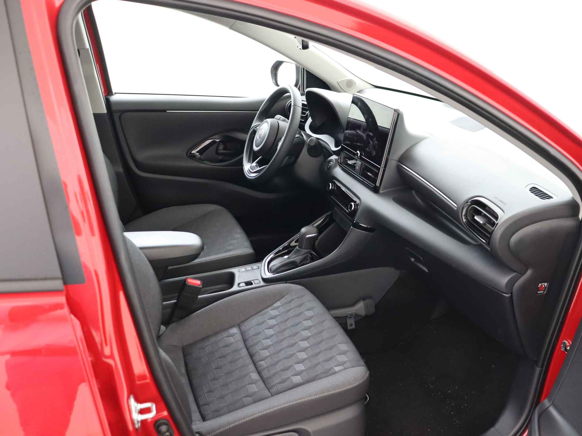 Toyota Yaris Hybrid 115 First Edition | Navigatie | Apple CarPlay | Camera | - 28/39