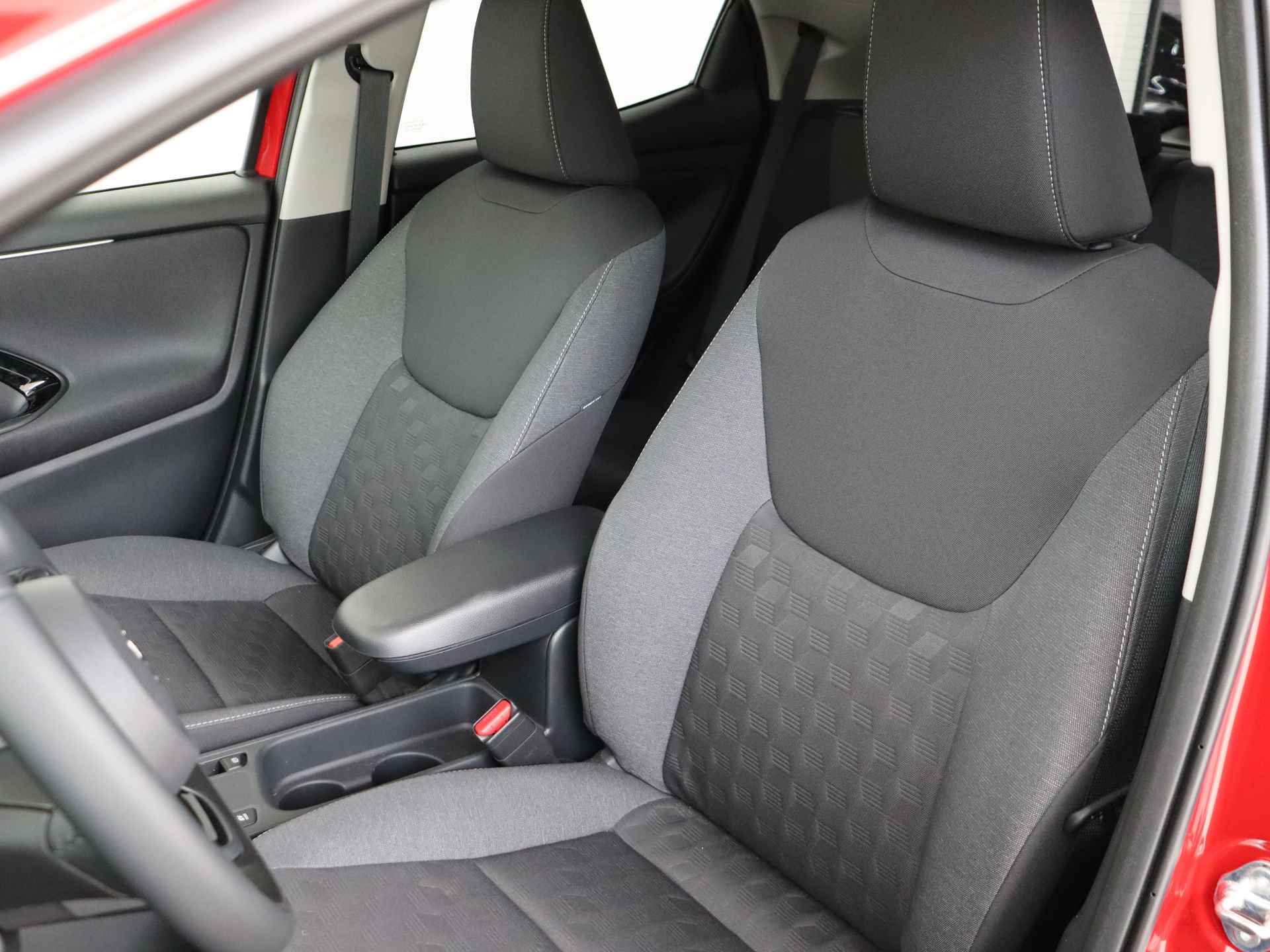 Toyota Yaris Hybrid 115 First Edition | Navigatie | Apple CarPlay | Camera | - 18/39