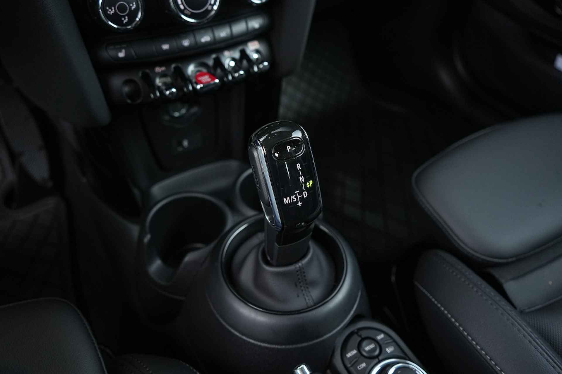 MINI One 1.5 Classic | Automaat | Carplay | Black Pack | PDC | 17" - 28/40