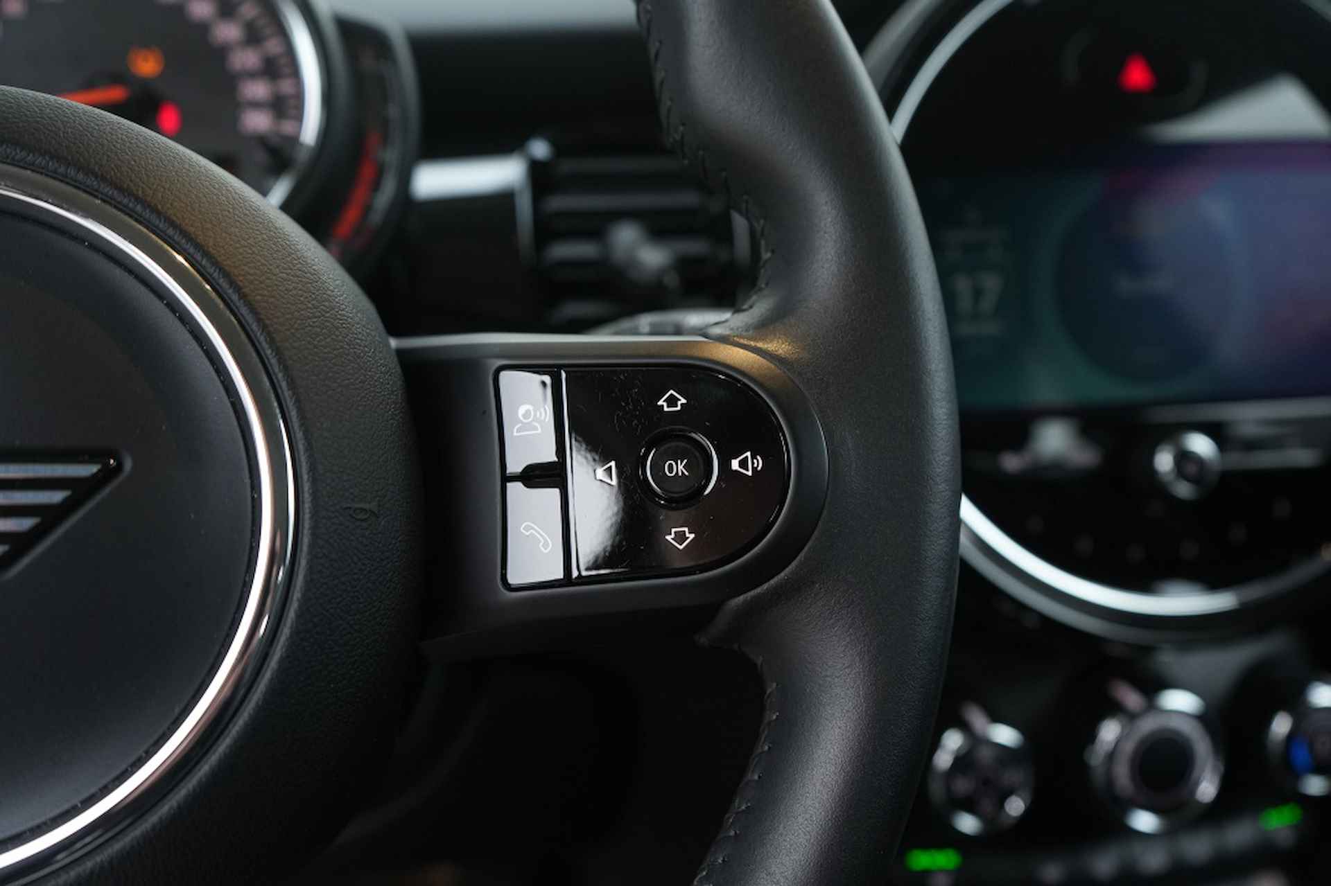 MINI One 1.5 Classic | Automaat | Carplay | Black Pack | PDC | 17" - 32/40