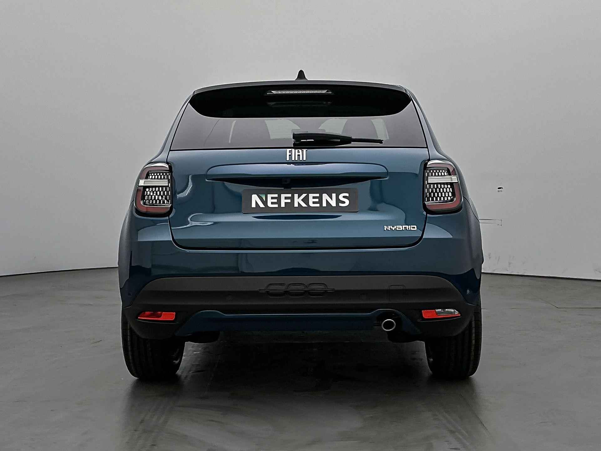 Fiat 600 SUV La Prima 100 pk Automaat | Navigatie | Achteruitrijcamera | Parkeersensoren Voor en Achter | Voorstoelen Verwarmd | Keyless Entry/Start | Elektrische Achterklep met Sensor | Dodehoek Detectie | Adaptieve Cruise Control | 18" Lichtmetalen Velgen | Apple Carplay/Android Auto | - 7/36