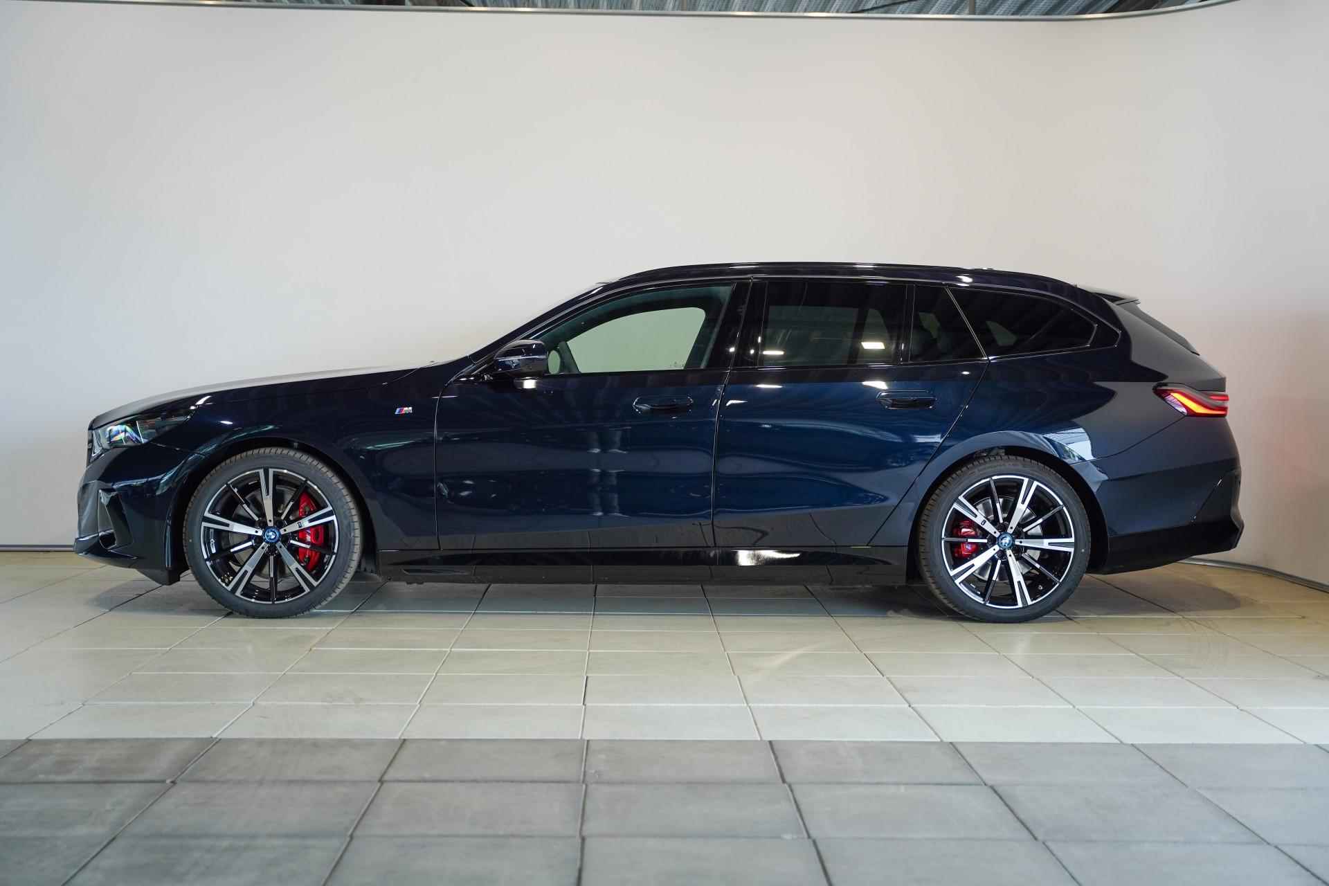 BMW i5 Touring eDrive40 M Sport Edition M Sportpakket Pro - 4/22