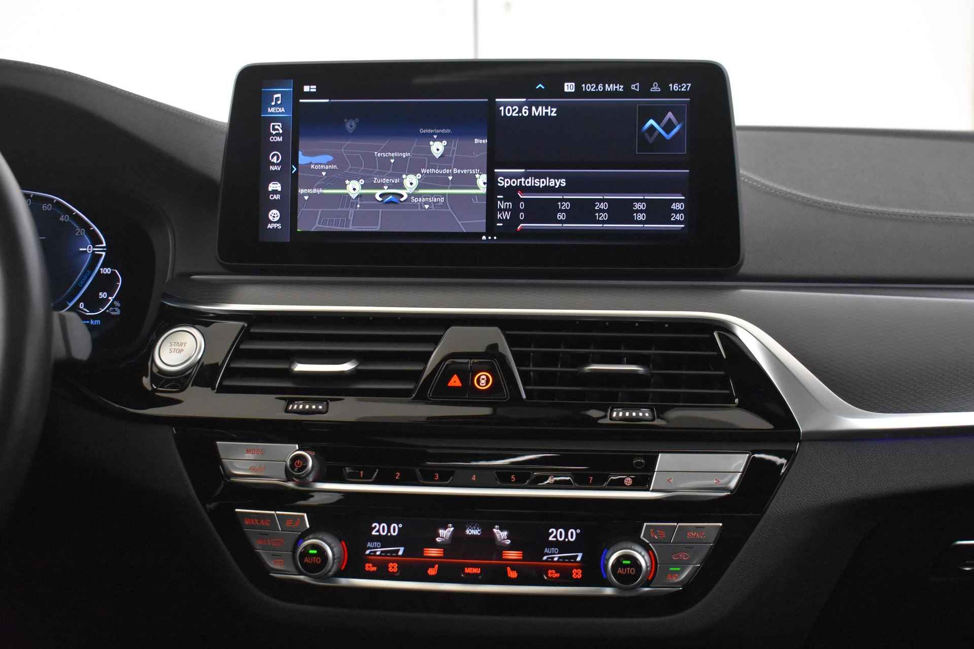 BMW 5 Serie 530e High Executive M Sport Automaat / Schuif-kanteldak / Trekhaak / Active Steering / Driving Assistant Professional / Laserlicht / Head-Up / Harman Kardon / Live Cockpit Professional - 26/57