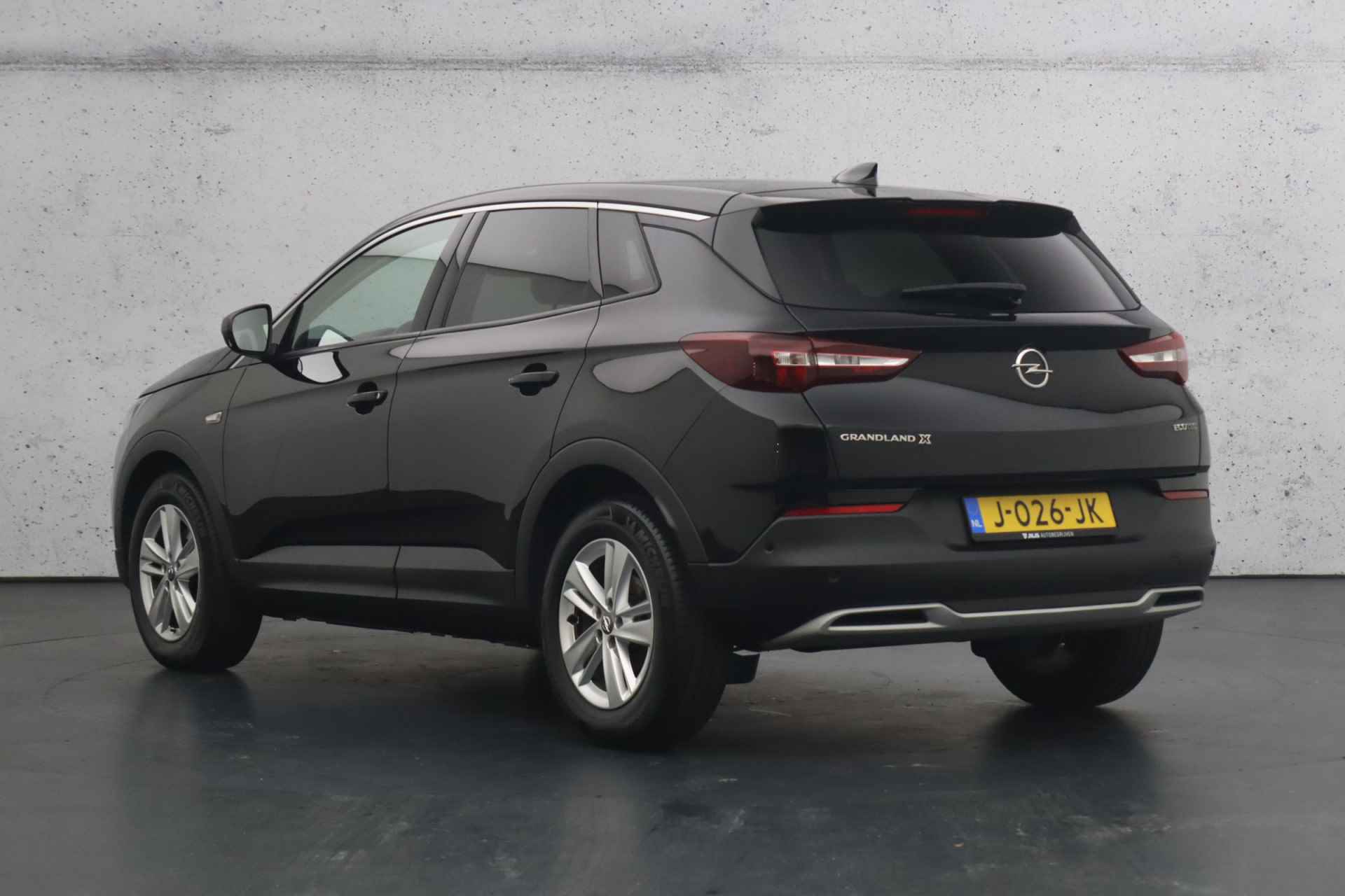 Opel Grandland - X 1.2 Turbo Business Executive | Half lederen bekleding | LED | Climate control | Apple carplay | Parkeersensoren - 7/31