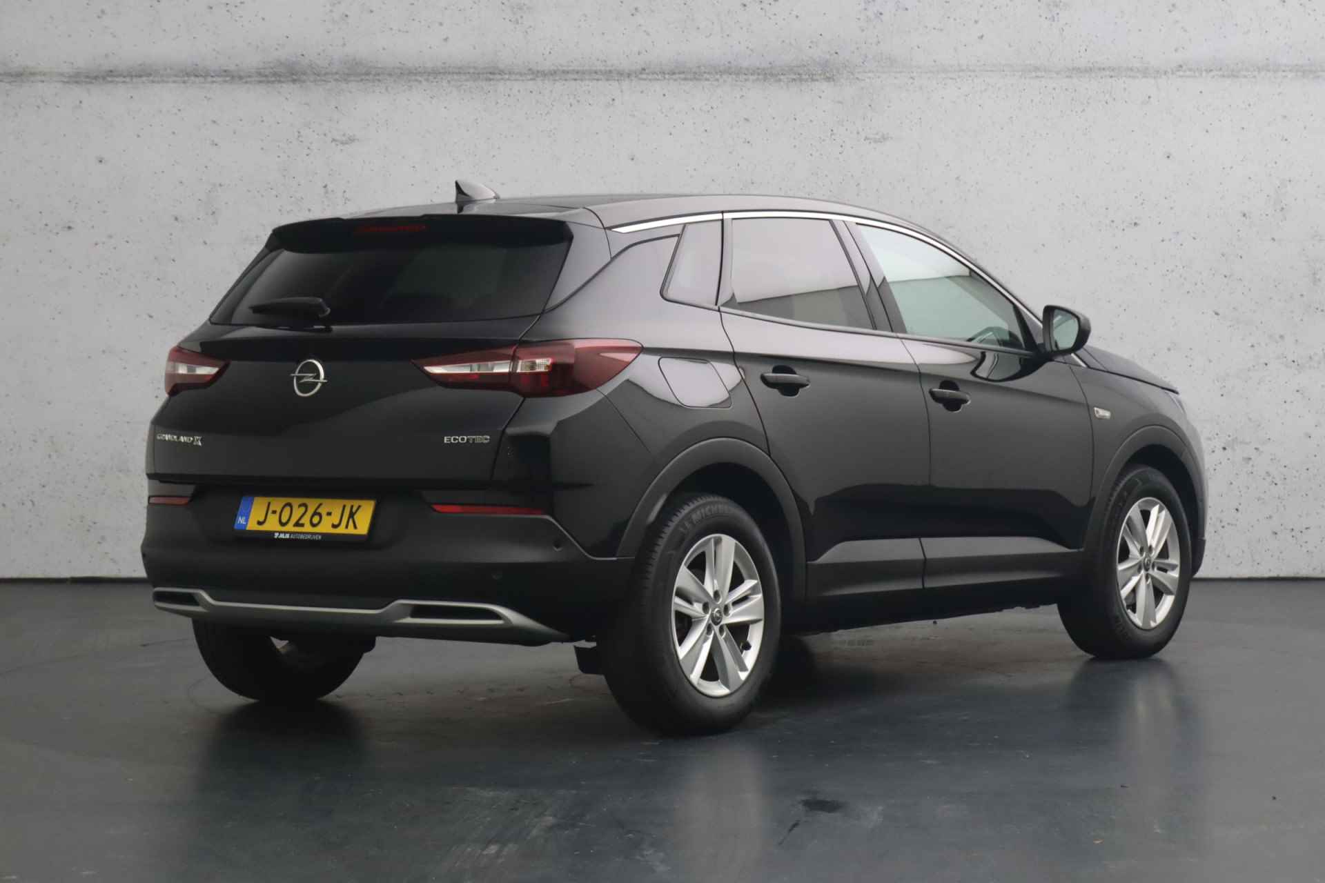 Opel Grandland - X 1.2 Turbo Business Executive | Half lederen bekleding | LED | Climate control | Apple carplay | Parkeersensoren - 23/31