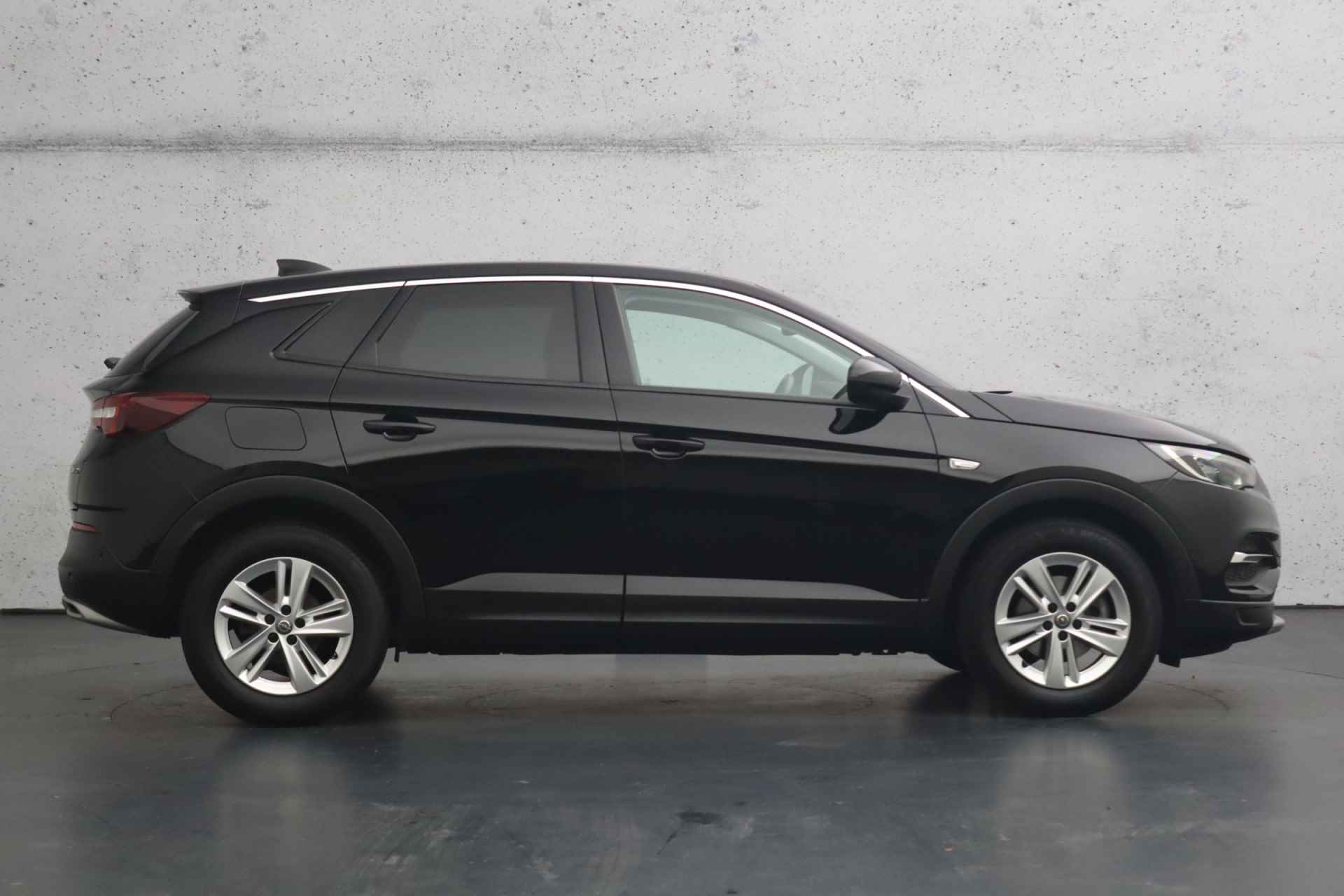 Opel Grandland - X 1.2 Turbo Business Executive | Half lederen bekleding | LED | Climate control | Apple carplay | Parkeersensoren - 24/31