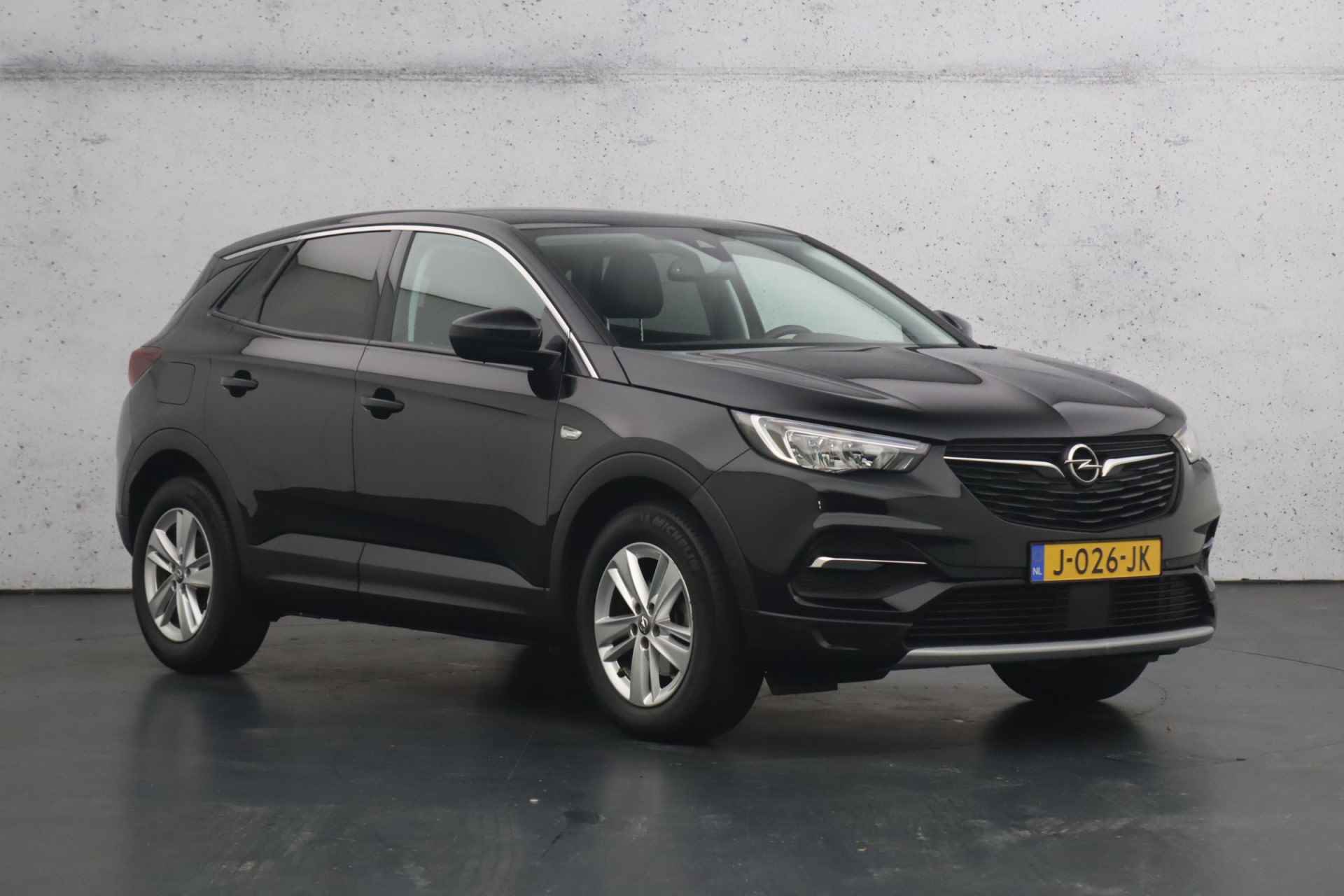 Opel Grandland - X 1.2 Turbo Business Executive | Half lederen bekleding | LED | Climate control | Apple carplay | Parkeersensoren - 25/31