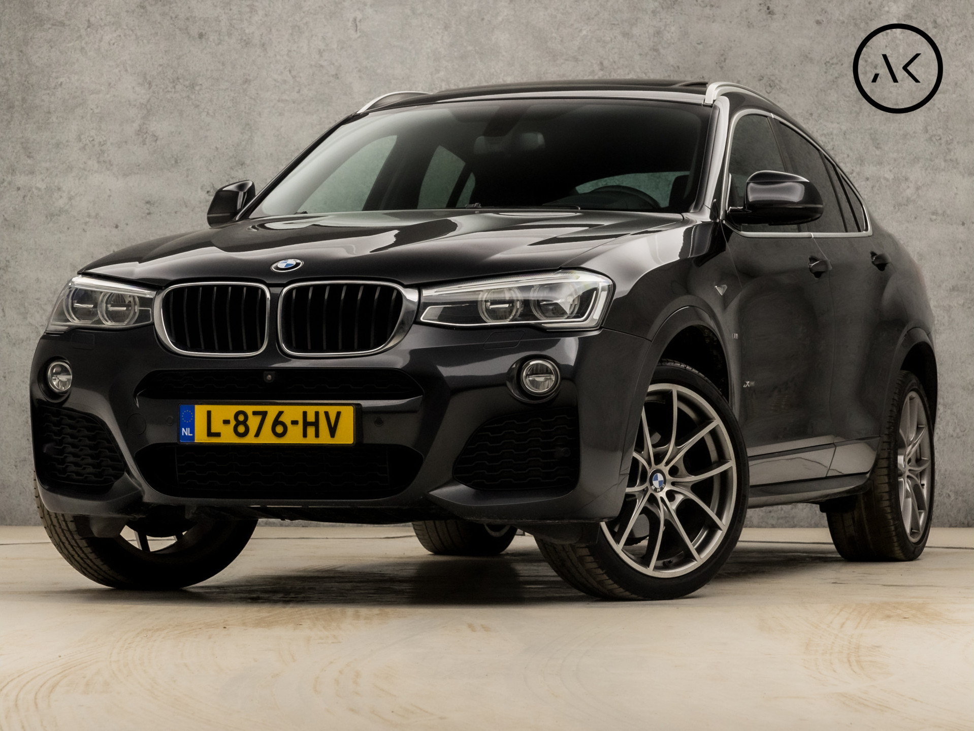 BMW X4 xDrive20i M Sport High Executive 184Pk Automaat (NAVIGATIE, M PAKKET, MEMORY SEATS, HEAD-UP DISPLAY, LEDER, CAMERA, STOELVERWARMING, GETINT GLAS, NIEUWE APK, NIEUWSTAAT)