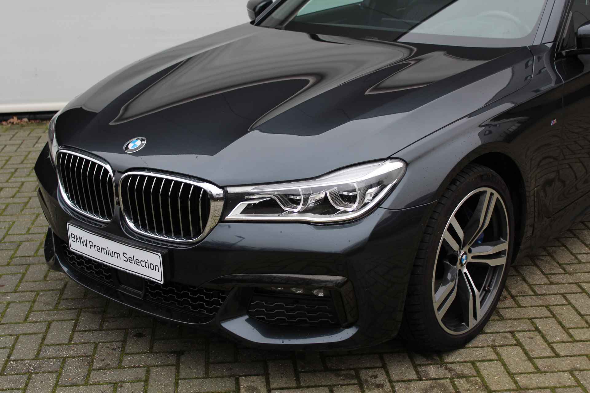 BMW 7 Serie 740i High Executive M Sport Automaat / Schuif-kanteldak / Achteruitrijcamera / Active Steering / Adaptieve LED / Apple CarPlay / Gesture Control / Soft Close - 3/34