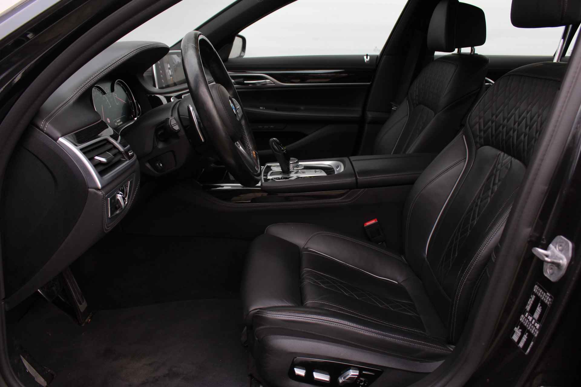 BMW 7 Serie 740i High Executive M Sport Automaat / Schuif-kanteldak / Achteruitrijcamera / Active Steering / Adaptieve LED / Apple CarPlay / Gesture Control / Soft Close - 12/34