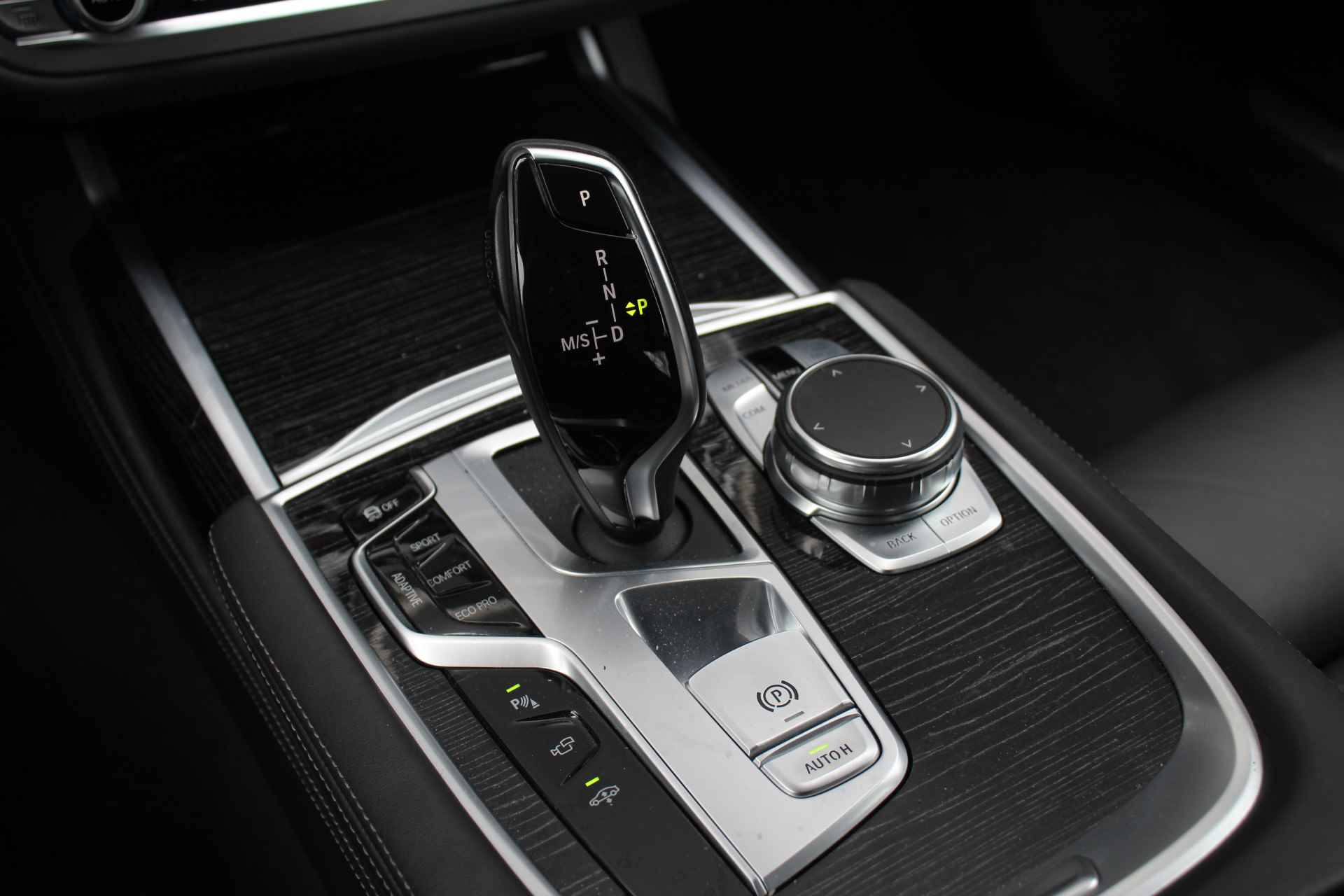 BMW 7 Serie 740i High Executive M Sport Automaat / Schuif-kanteldak / Achteruitrijcamera / Active Steering / Adaptieve LED / Apple CarPlay / Gesture Control / Soft Close - 24/34