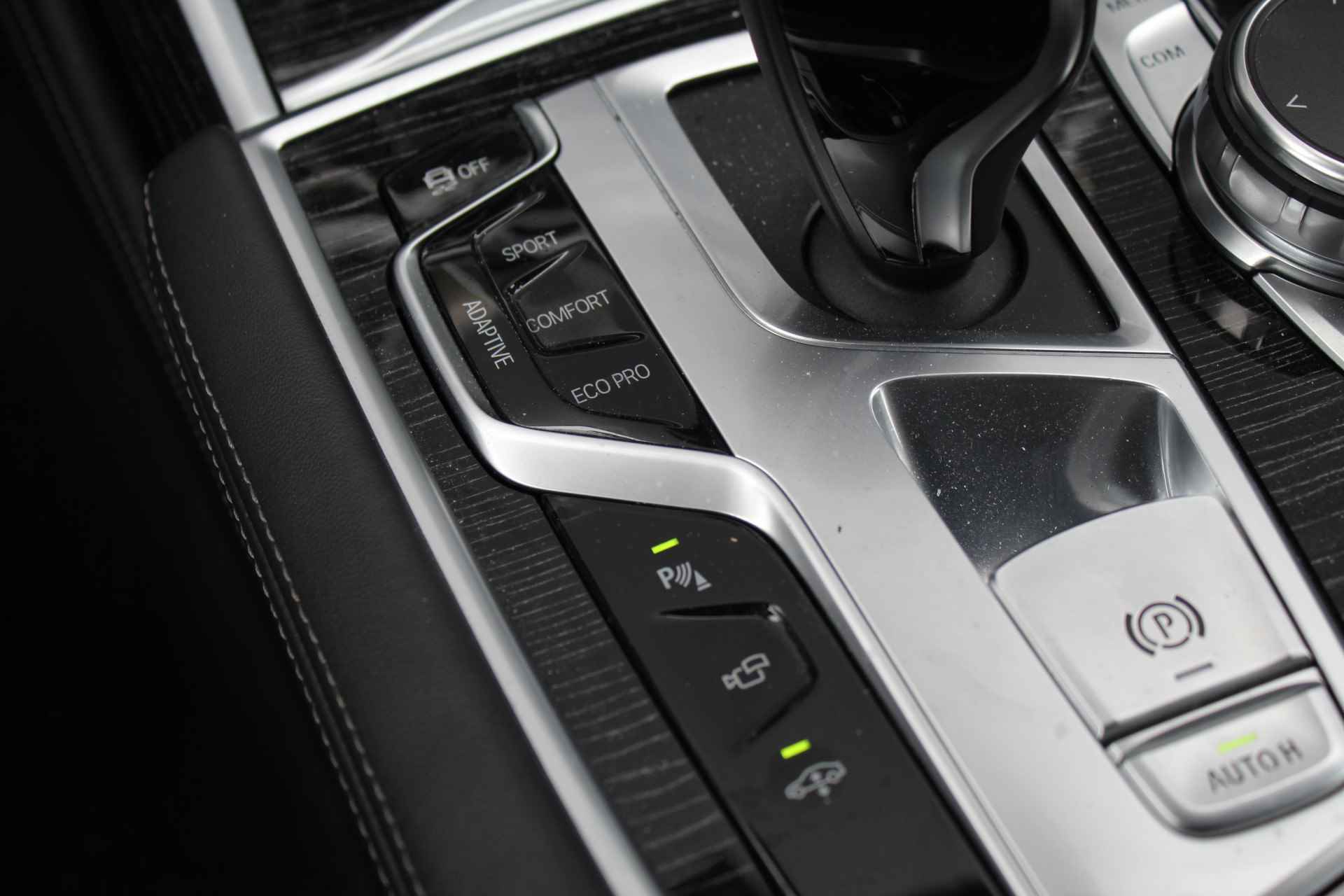BMW 7 Serie 740i High Executive M Sport Automaat / Schuif-kanteldak / Achteruitrijcamera / Active Steering / Adaptieve LED / Apple CarPlay / Gesture Control / Soft Close - 25/34