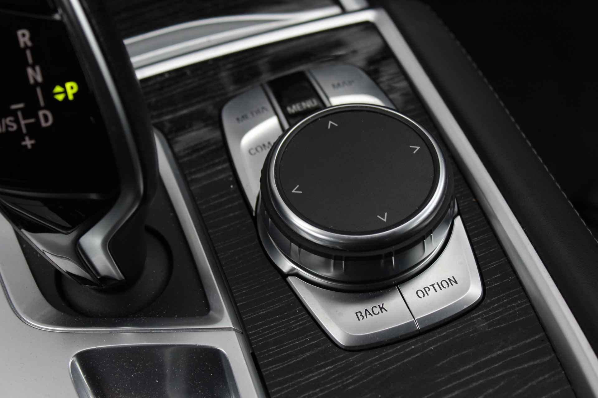 BMW 7 Serie 740i High Executive M Sport Automaat / Schuif-kanteldak / Achteruitrijcamera / Active Steering / Adaptieve LED / Apple CarPlay / Gesture Control / Soft Close - 26/34