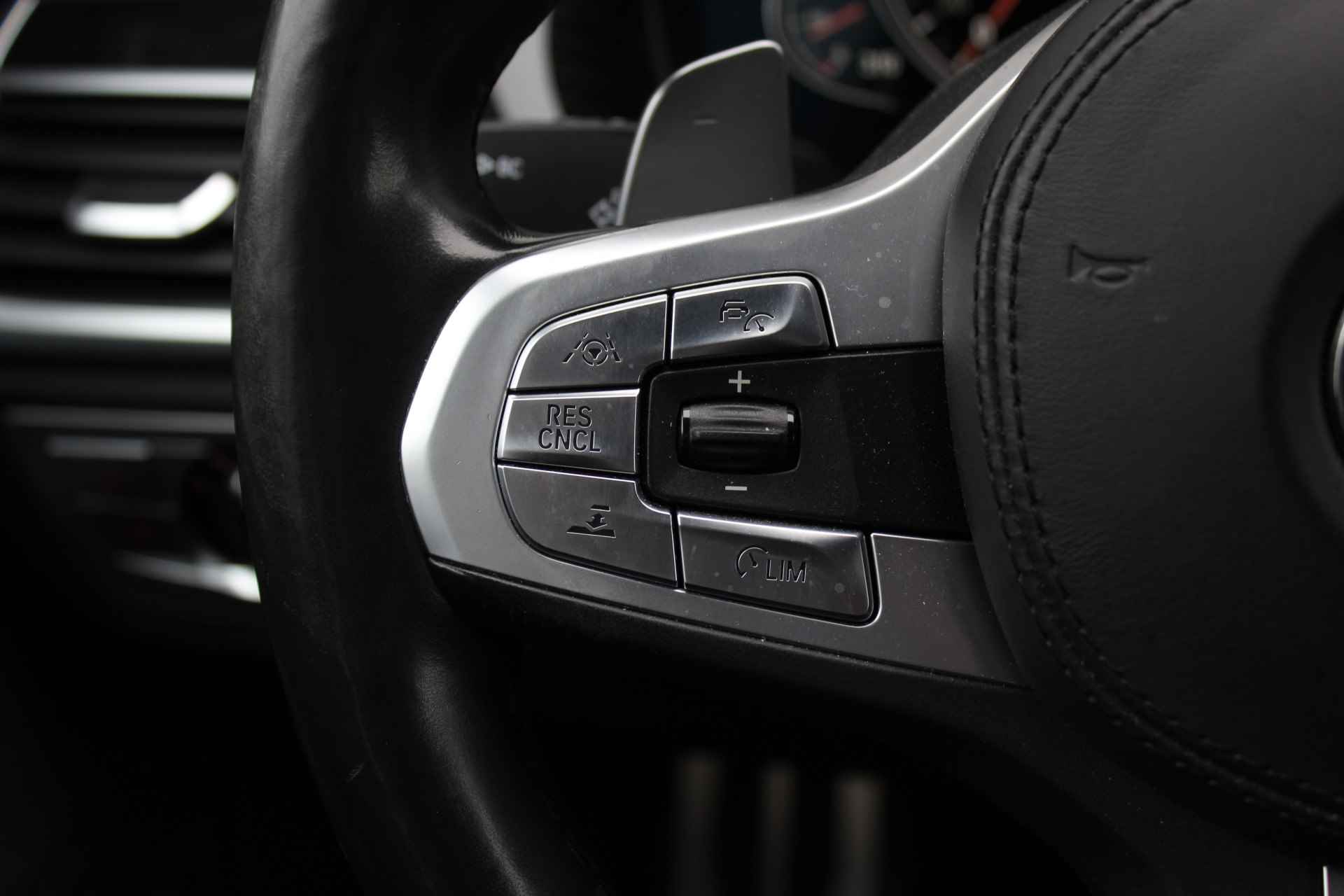 BMW 7 Serie 740i High Executive M Sport Automaat / Schuif-kanteldak / Achteruitrijcamera / Active Steering / Adaptieve LED / Apple CarPlay / Gesture Control / Soft Close - 29/34