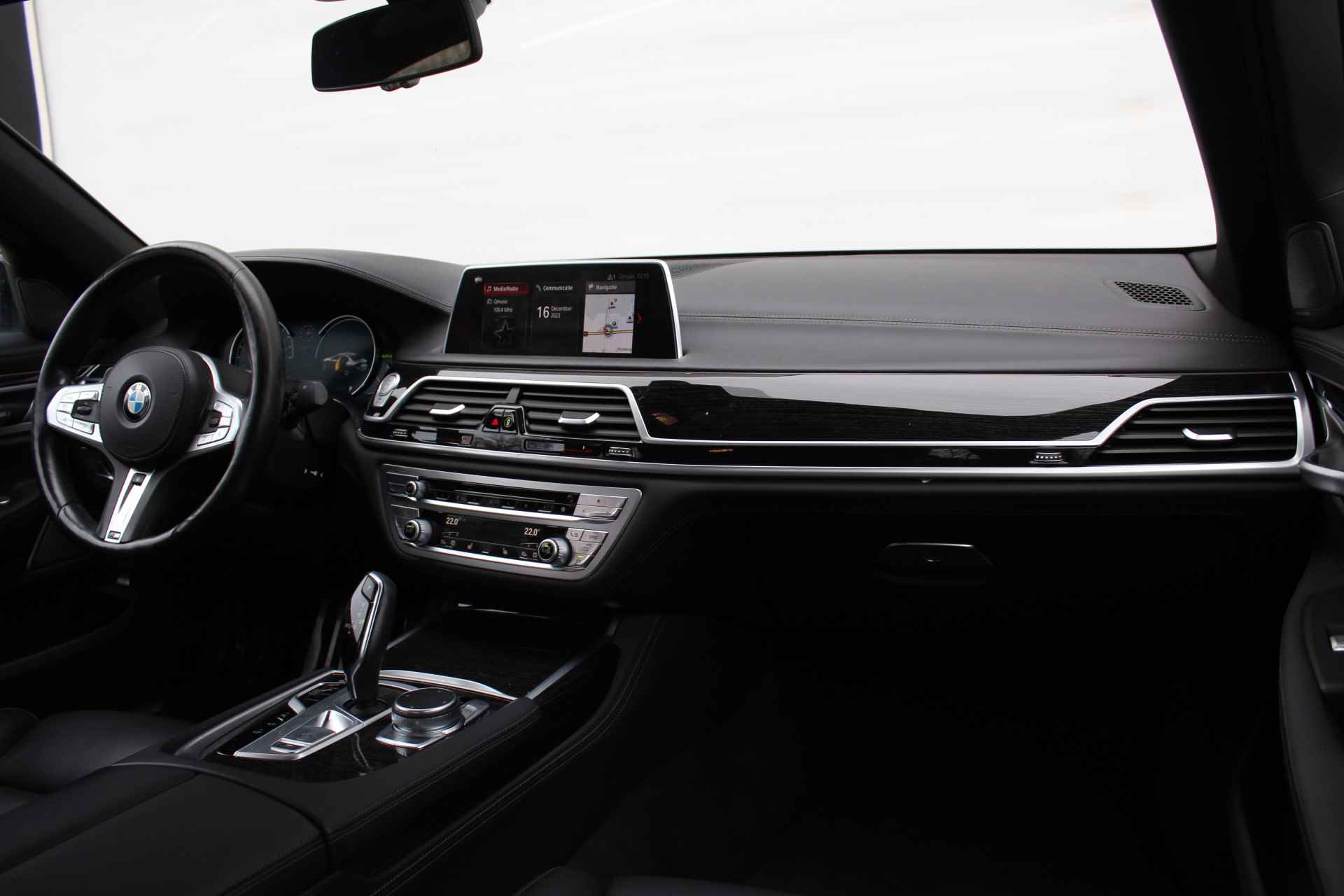 BMW 7 Serie 740i High Executive M Sport Automaat / Schuif-kanteldak / Achteruitrijcamera / Active Steering / Adaptieve LED / Apple CarPlay / Gesture Control / Soft Close - 33/34