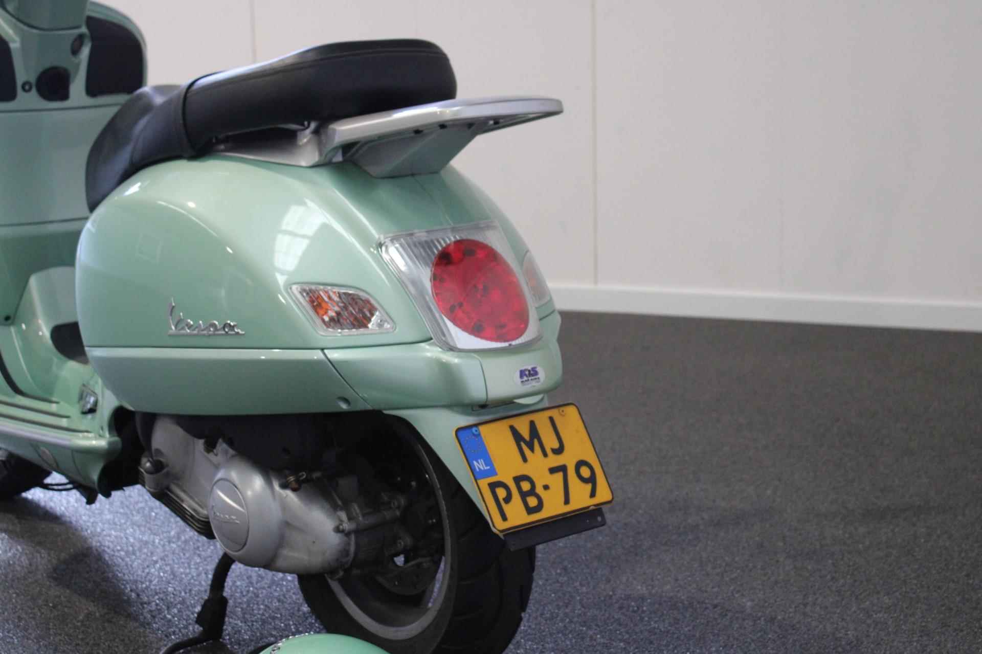 Vespa Scooter GT 200 - 7/18