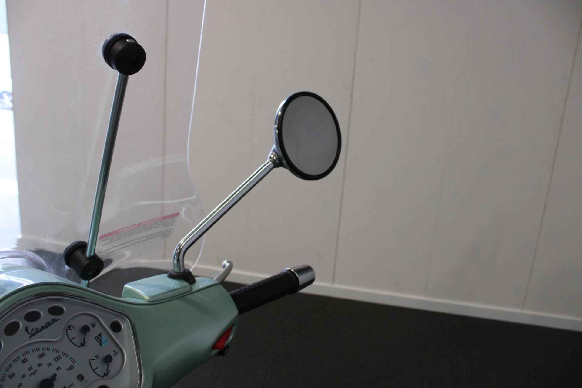 Vespa Scooter GT 200 - 15/18