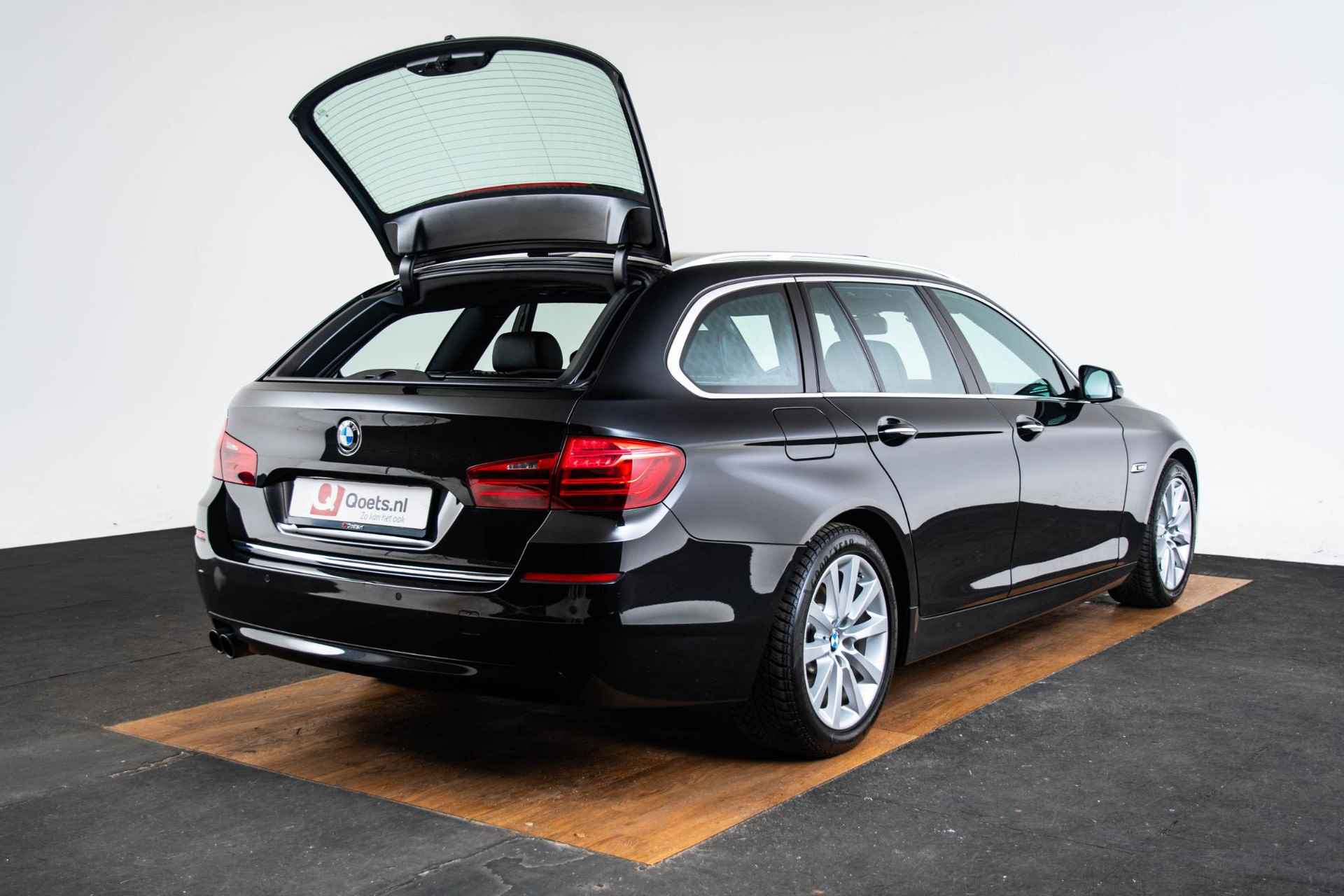 BMW 5-serie Touring 520i Luxury Edition Luxury Line - Panoramadak - Elektrisch verstelbare/verwarmbare comforstoelen - Elektrische Achterklep - Koplampsproeiers - Driving Experience Control - Park Distance Control voor en achter - - 12/69