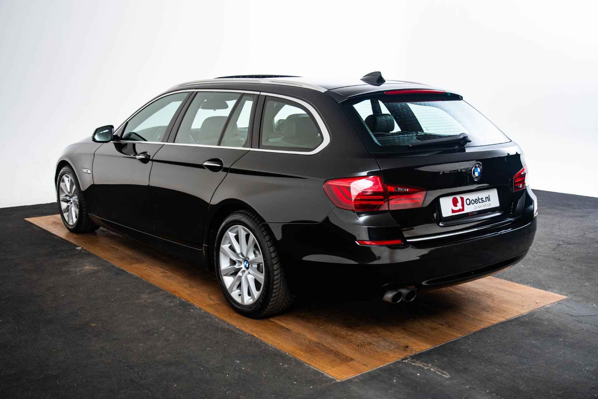 BMW 5-serie Touring 520i Luxury Edition Luxury Line - Panoramadak - Elektrisch verstelbare/verwarmbare comforstoelen - Elektrische Achterklep - Koplampsproeiers - Driving Experience Control - Park Distance Control voor en achter - - 24/69