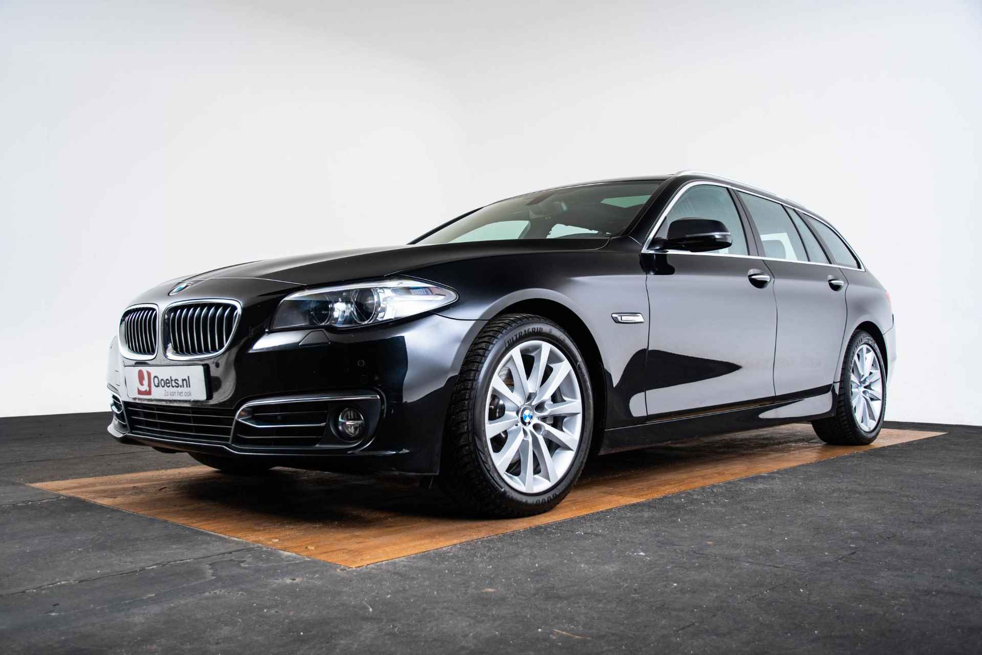 BMW 5-serie Touring 520i Luxury Edition Luxury Line - Panoramadak - Elektrisch verstelbare/verwarmbare comforstoelen - Elektrische Achterklep - Koplampsproeiers - Driving Experience Control - Park Distance Control voor en achter - - 64/69