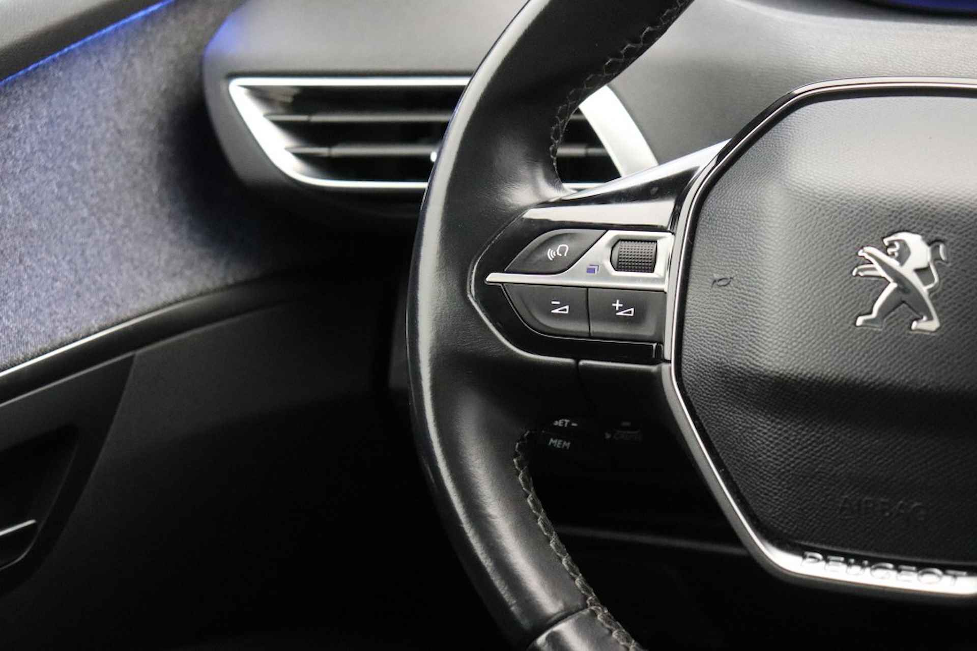 PEUGEOT 3008 1.2 PureTech PremiÃÂ¨re - Panorama, Digital Cockpit, Leer - 23/32