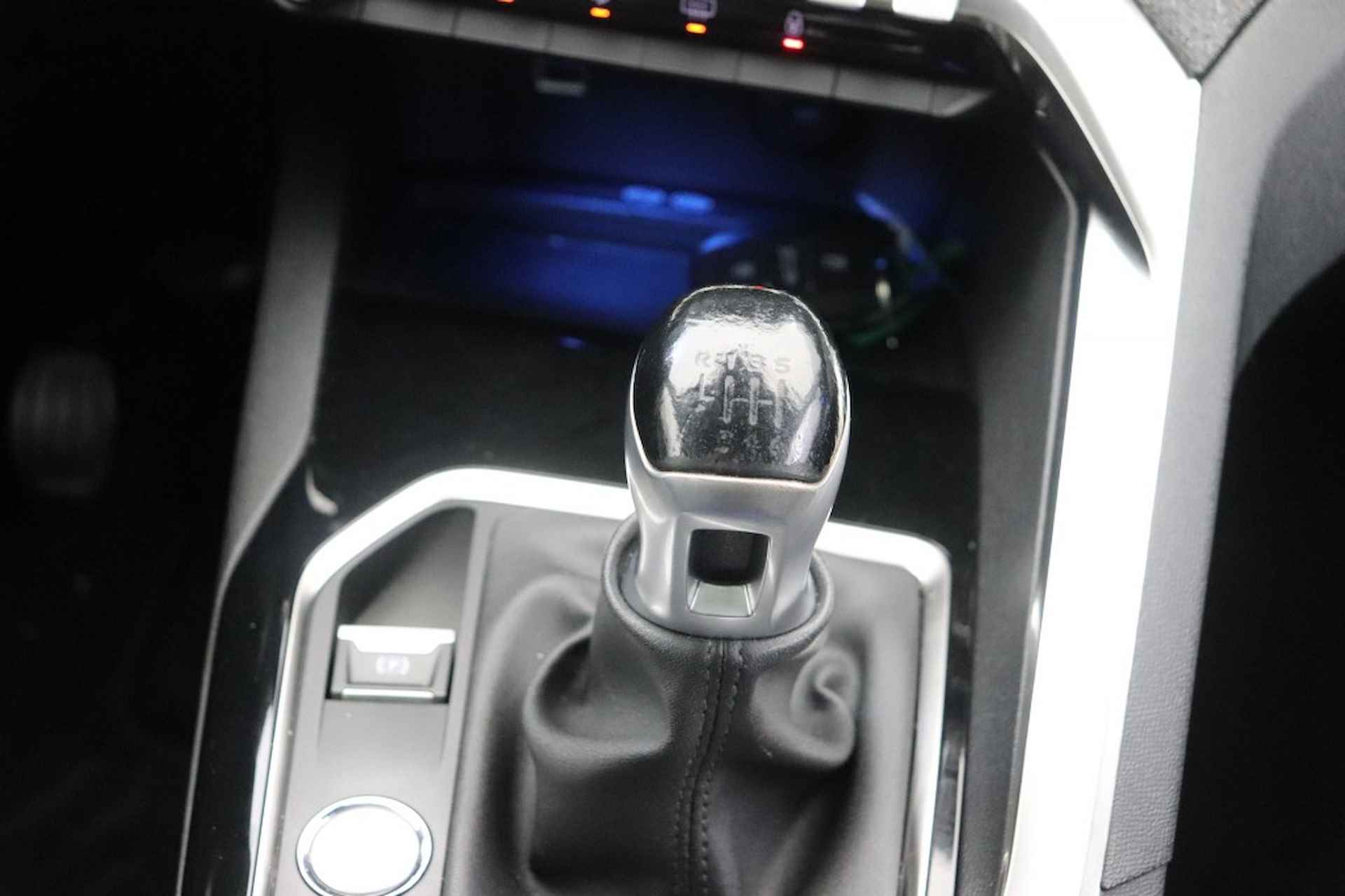 PEUGEOT 3008 1.2 PureTech PremiÃÂ¨re - Panorama, Digital Cockpit, Leer - 26/32