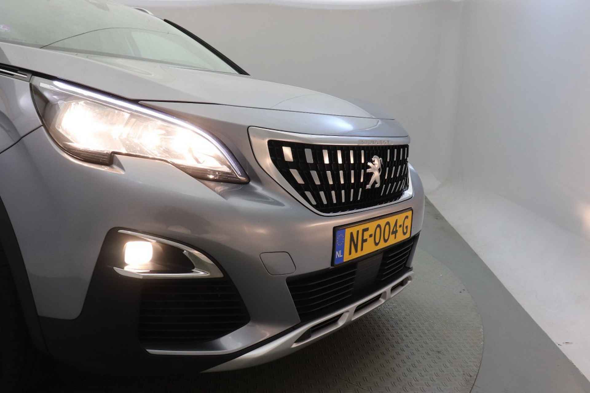 PEUGEOT 3008 1.2 PureTech PremiÃÂ¨re - Panorama, Digital Cockpit, Leer - 32/32