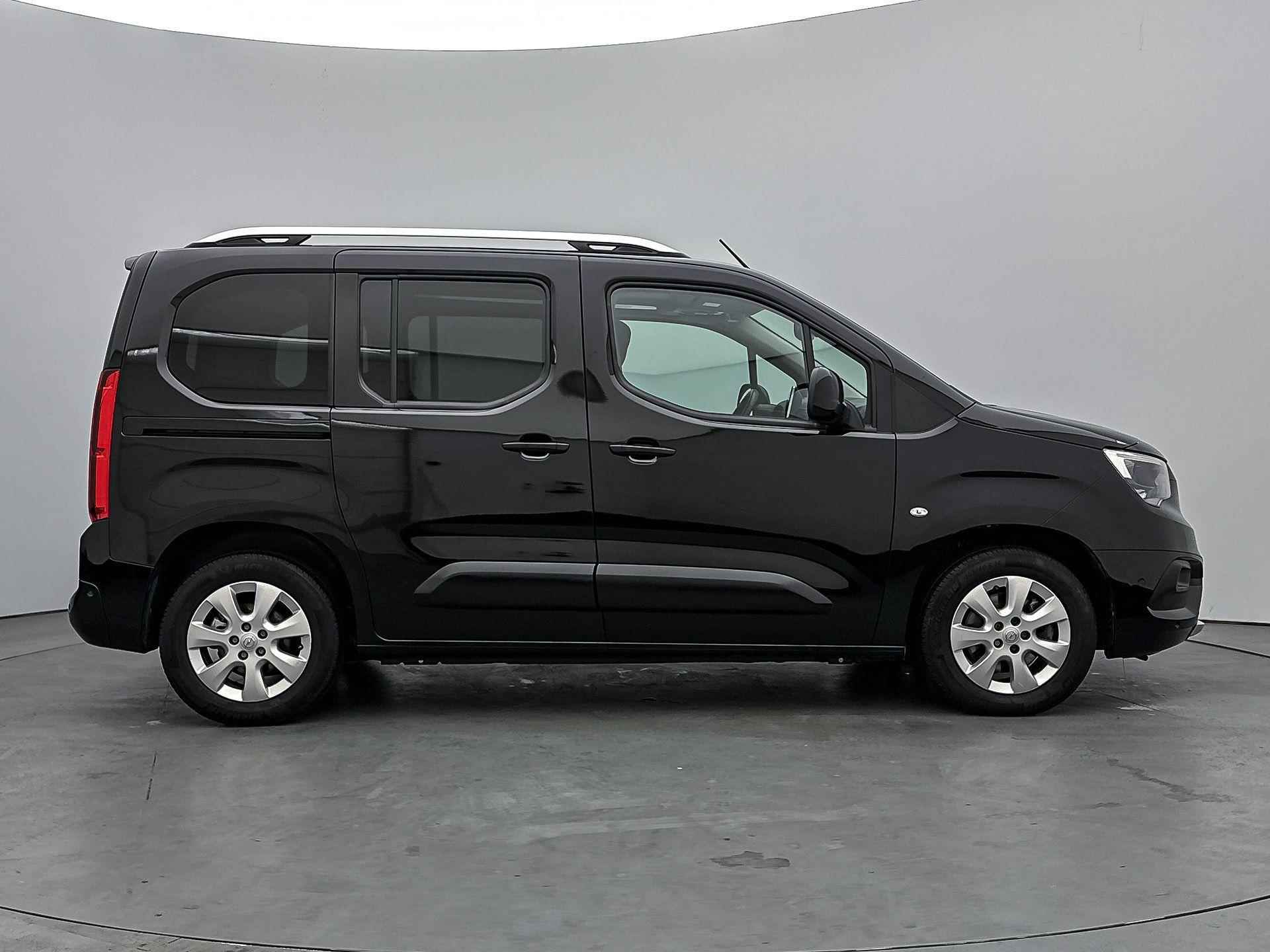 Opel Combo Tour Edition l1H1 130 pk Automaat | Navigatie | Glazen Panoramadak | Achteruitrijcamera | Parkeersensoren Voor en Achter | Keyless Entry/Start | Dodehoek Detectie | LED Dagrijverlichting | Climate Control | Cruise Control | - 10/38