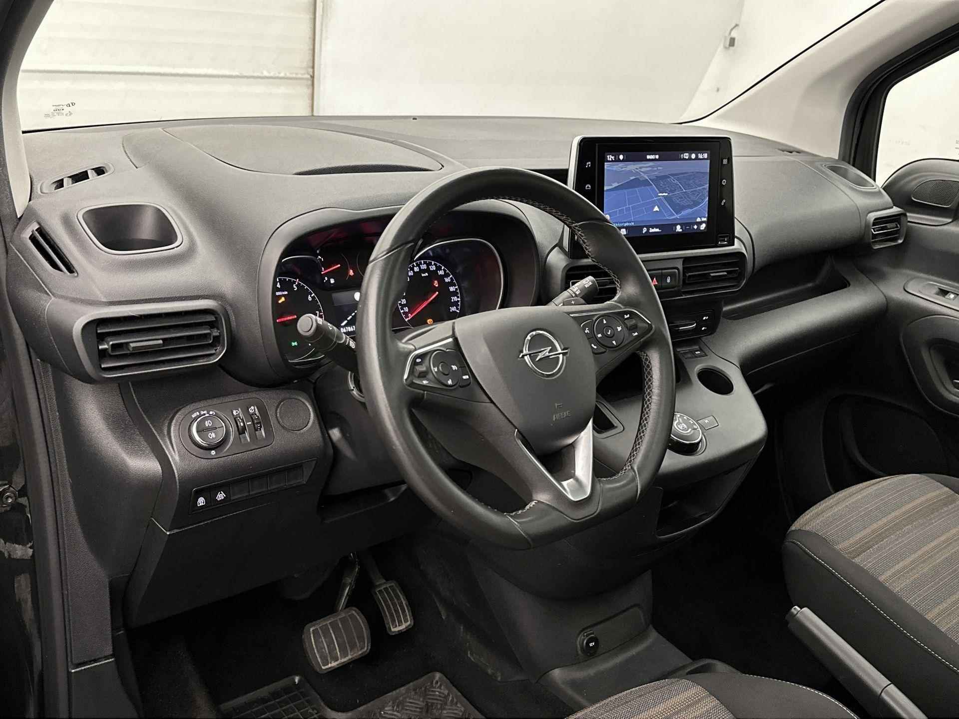 Opel Combo Tour Edition l1H1 130 pk Automaat | Navigatie | Glazen Panoramadak | Achteruitrijcamera | Parkeersensoren Voor en Achter | Keyless Entry/Start | Dodehoek Detectie | LED Dagrijverlichting | Climate Control | Cruise Control | - 11/38