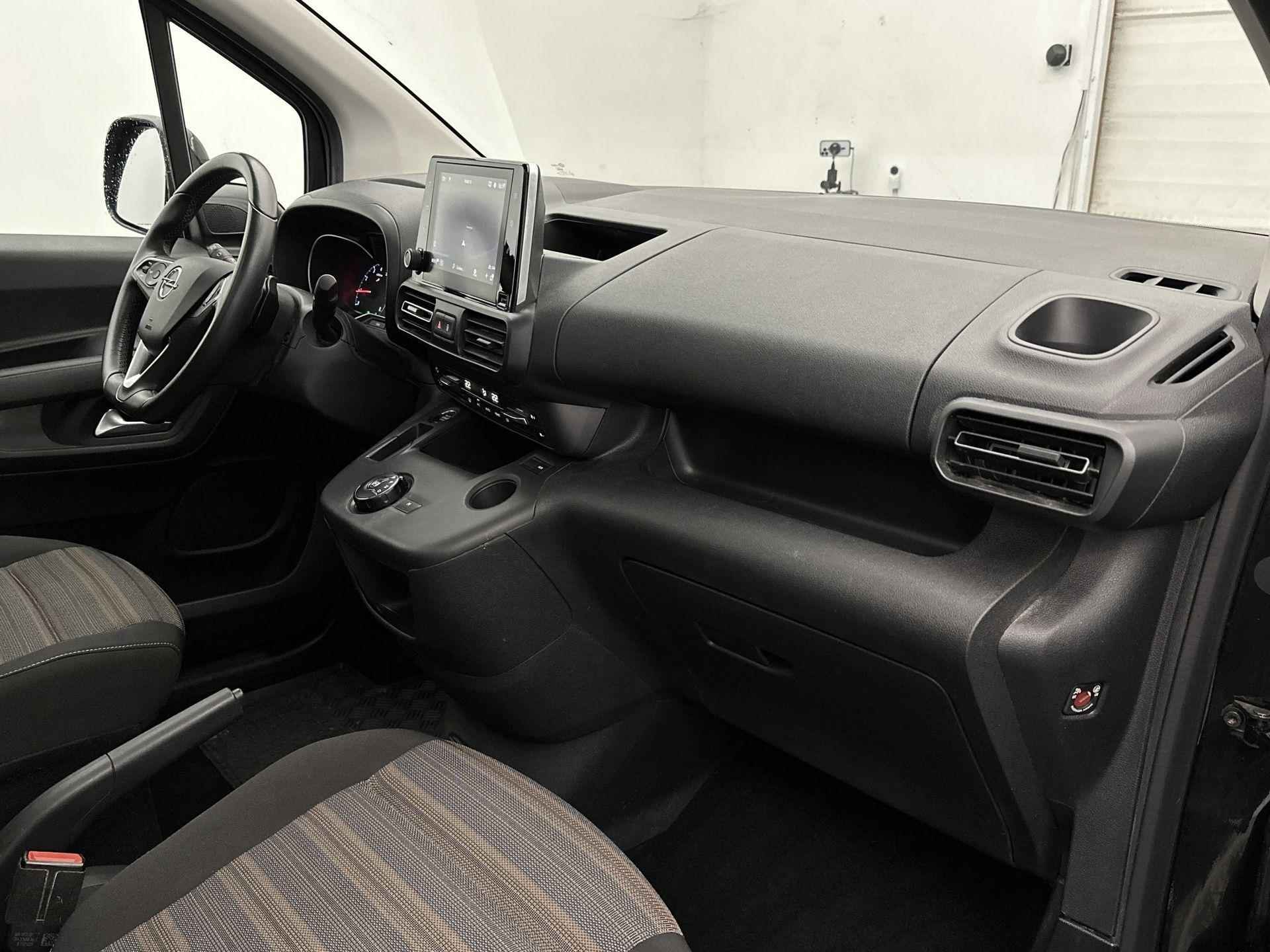 Opel Combo Tour Edition l1H1 130 pk Automaat | Navigatie | Glazen Panoramadak | Achteruitrijcamera | Parkeersensoren Voor en Achter | Keyless Entry/Start | Dodehoek Detectie | LED Dagrijverlichting | Climate Control | Cruise Control | - 14/38