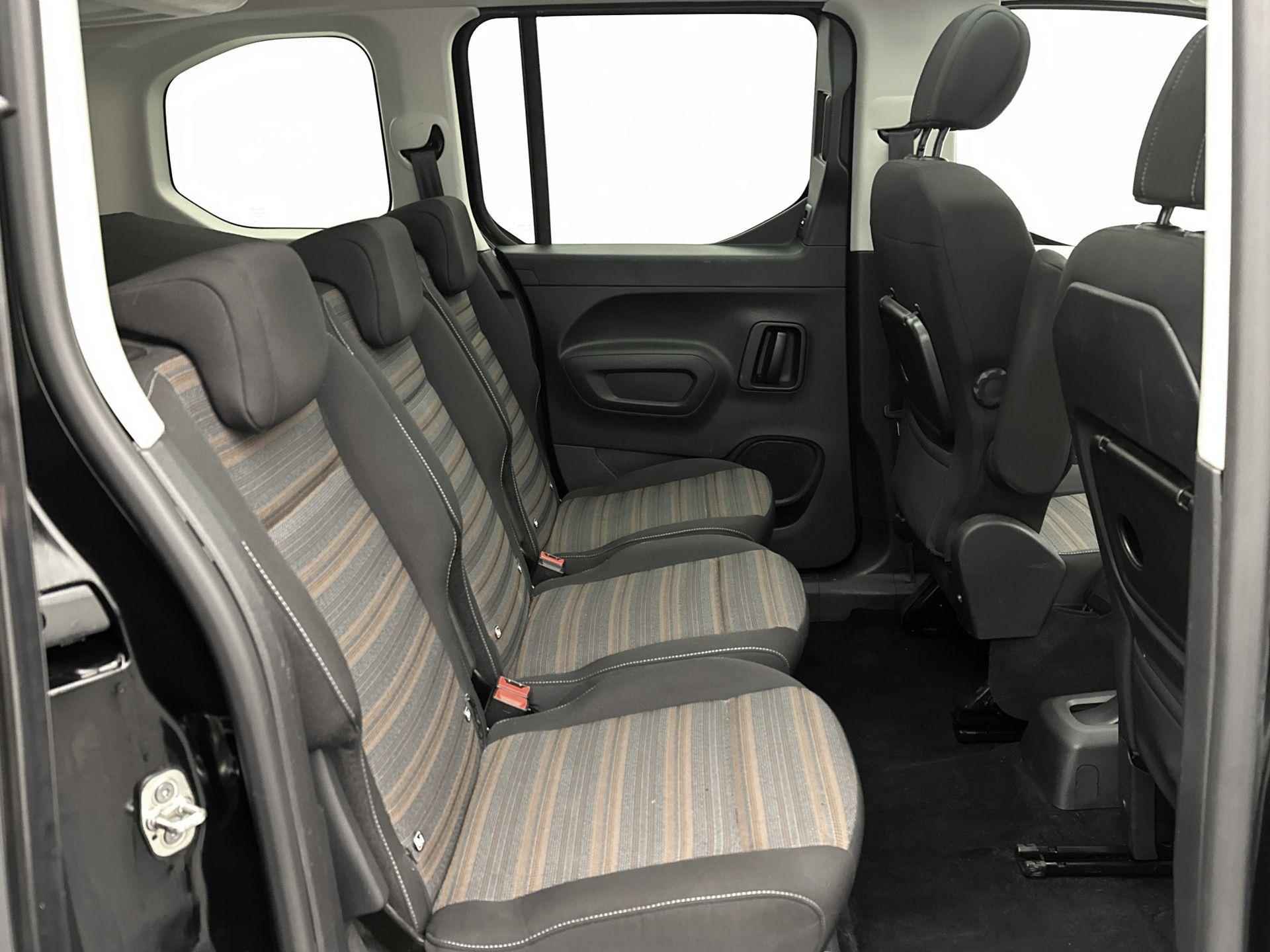 Opel Combo Tour Edition l1H1 130 pk Automaat | Navigatie | Glazen Panoramadak | Achteruitrijcamera | Parkeersensoren Voor en Achter | Keyless Entry/Start | Dodehoek Detectie | LED Dagrijverlichting | Climate Control | Cruise Control | - 15/38