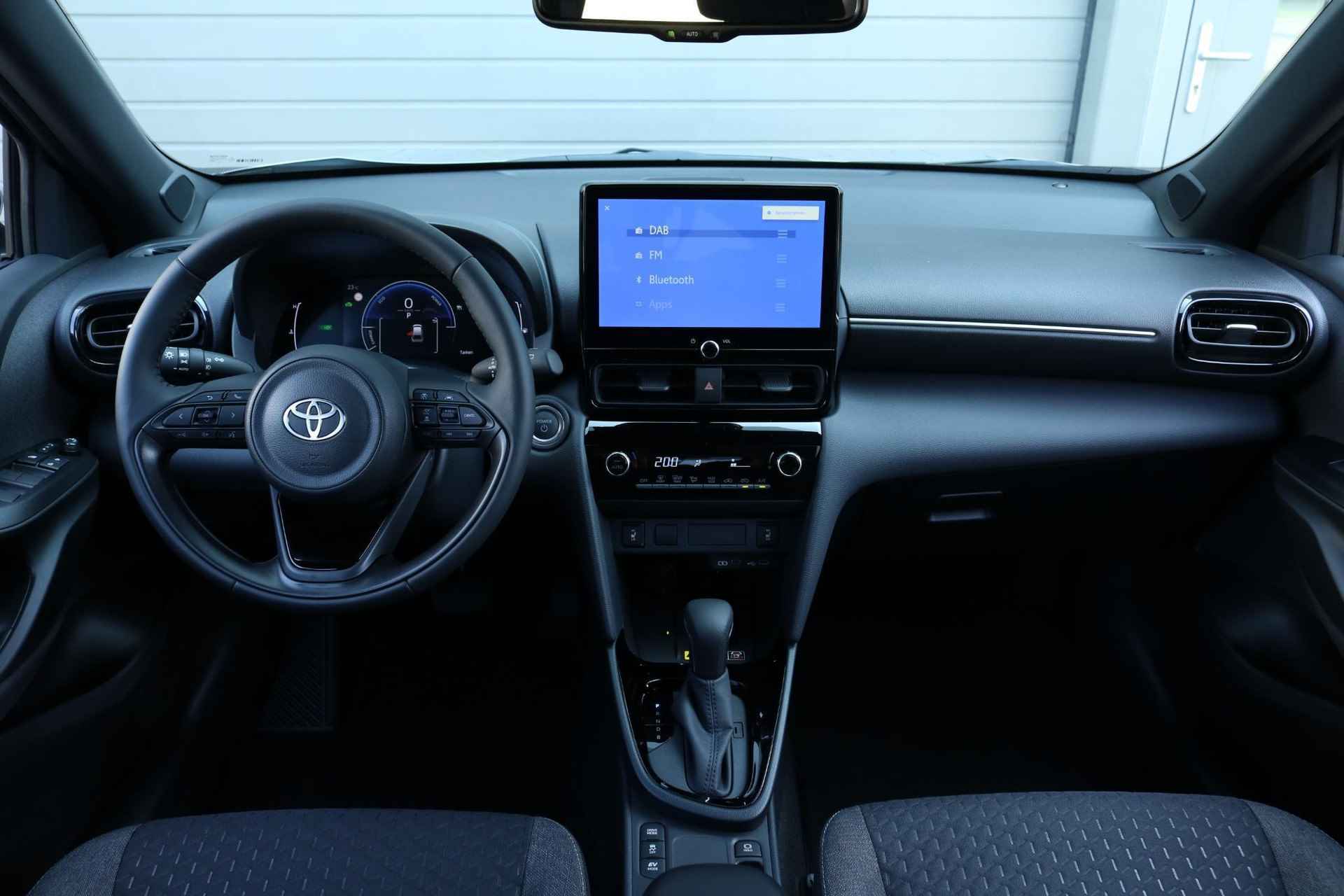 Toyota Yaris Cross 1.5 Hybrid 130 First Edition, Stuurverwarming, Limited, Stoelverwarming, Apple Carplay & Android Auto,BSM, Snel leverbaar - 15/41