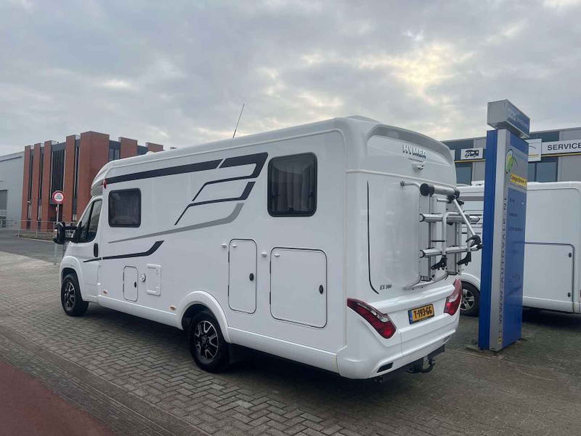 Hymer 580  222 breedt en 6.79 Lang - 5/18