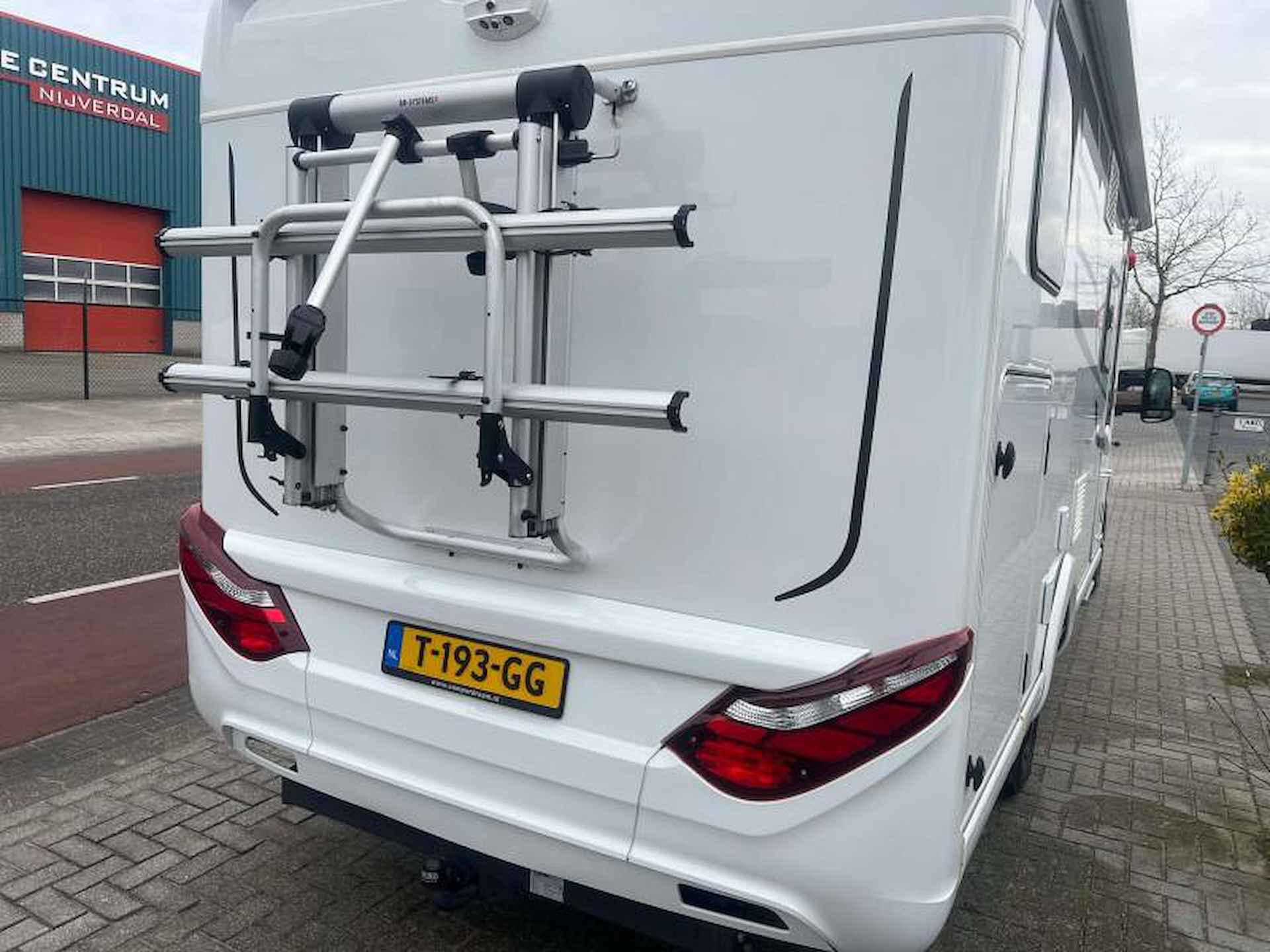 Hymer 580  222 breedt en 6.79 Lang - 6/18