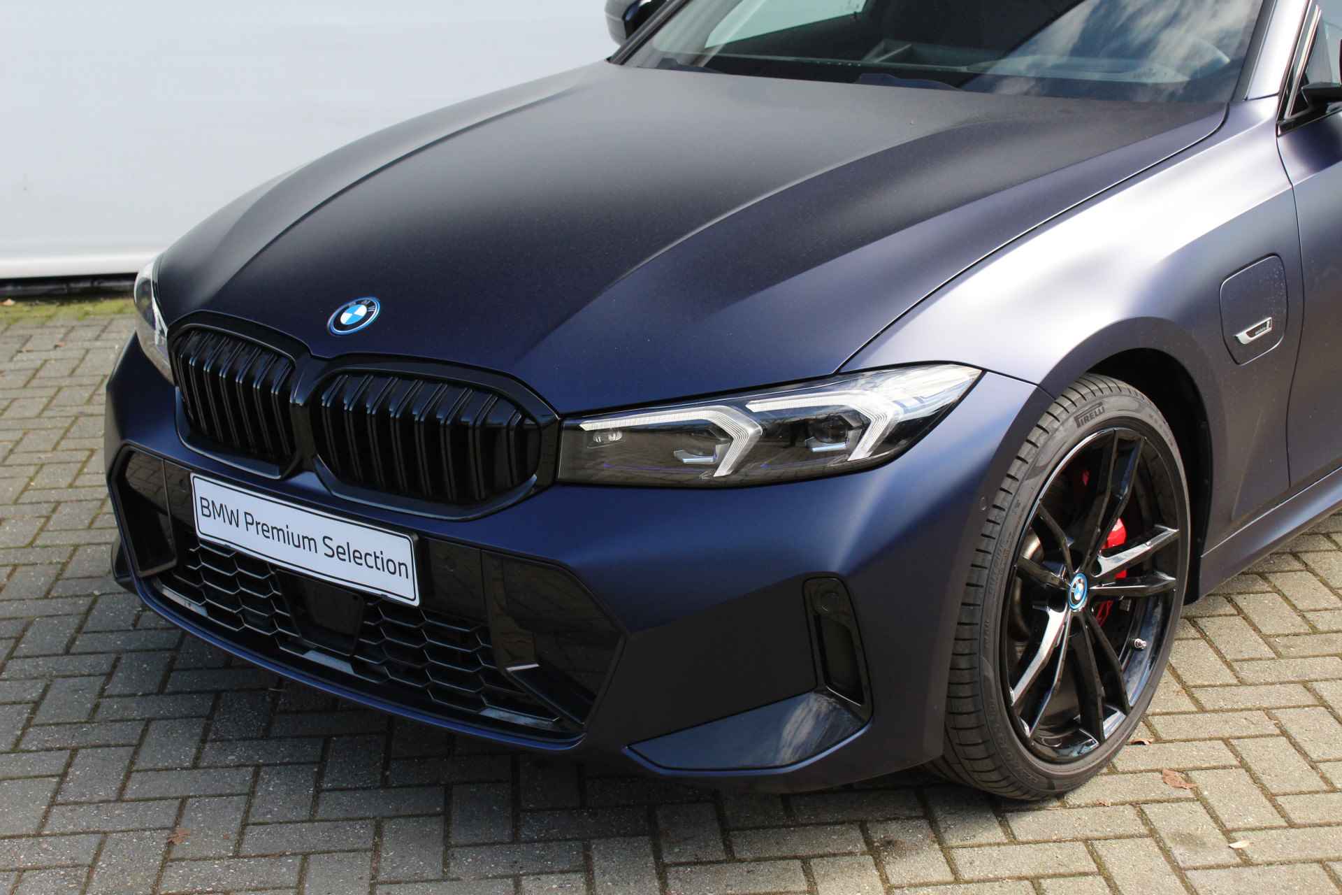 BMW 3 Serie Touring 330e High Executive M Sport Automaat / Panoramadak / Trekhaak / Adaptieve LED / Active Cruise Control / Sportstoelen  / Comfort Access - 8/31