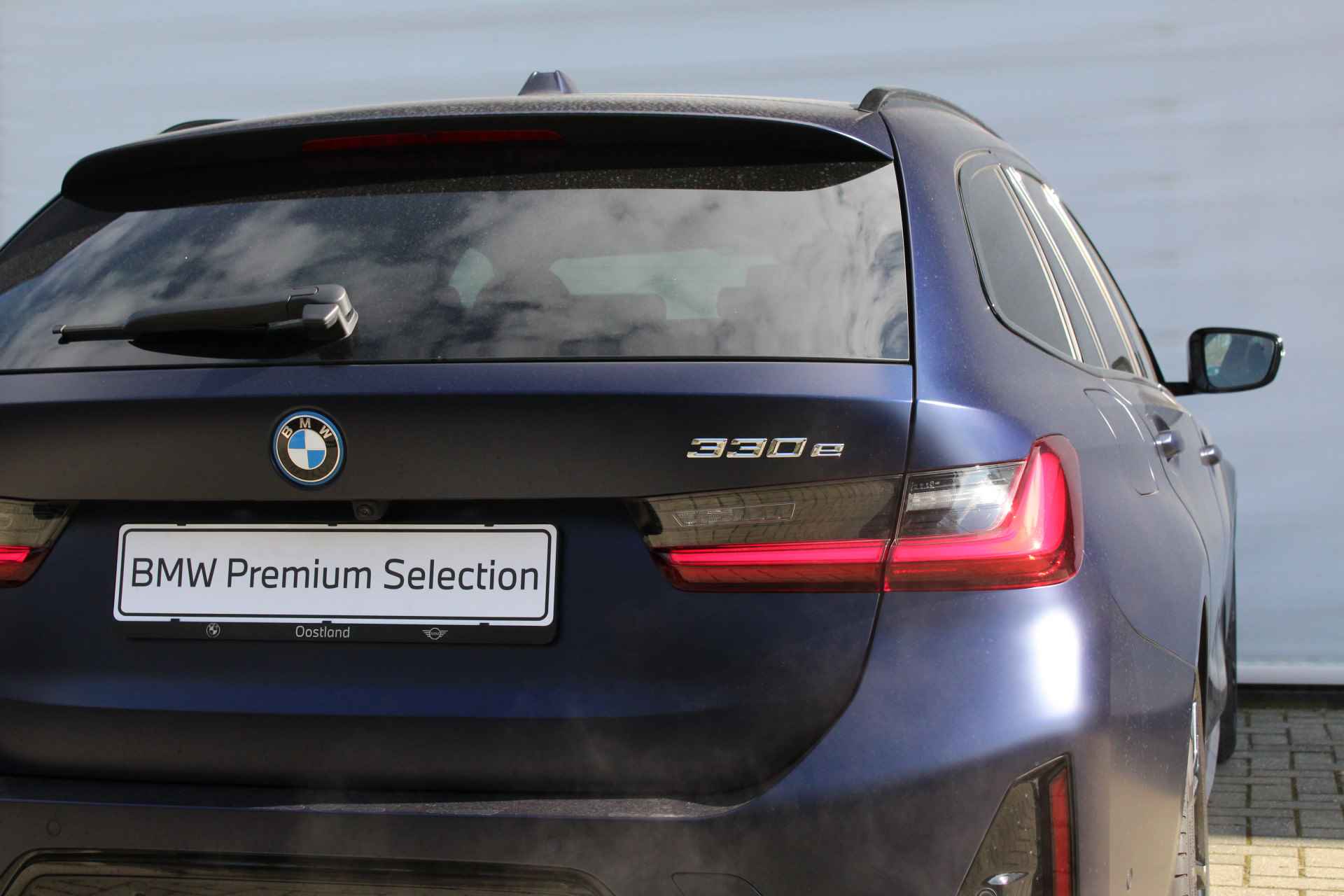 BMW 3 Serie Touring 330e High Executive M Sport Automaat / Panoramadak / Trekhaak / Adaptieve LED / Active Cruise Control / Sportstoelen  / Comfort Access - 20/31