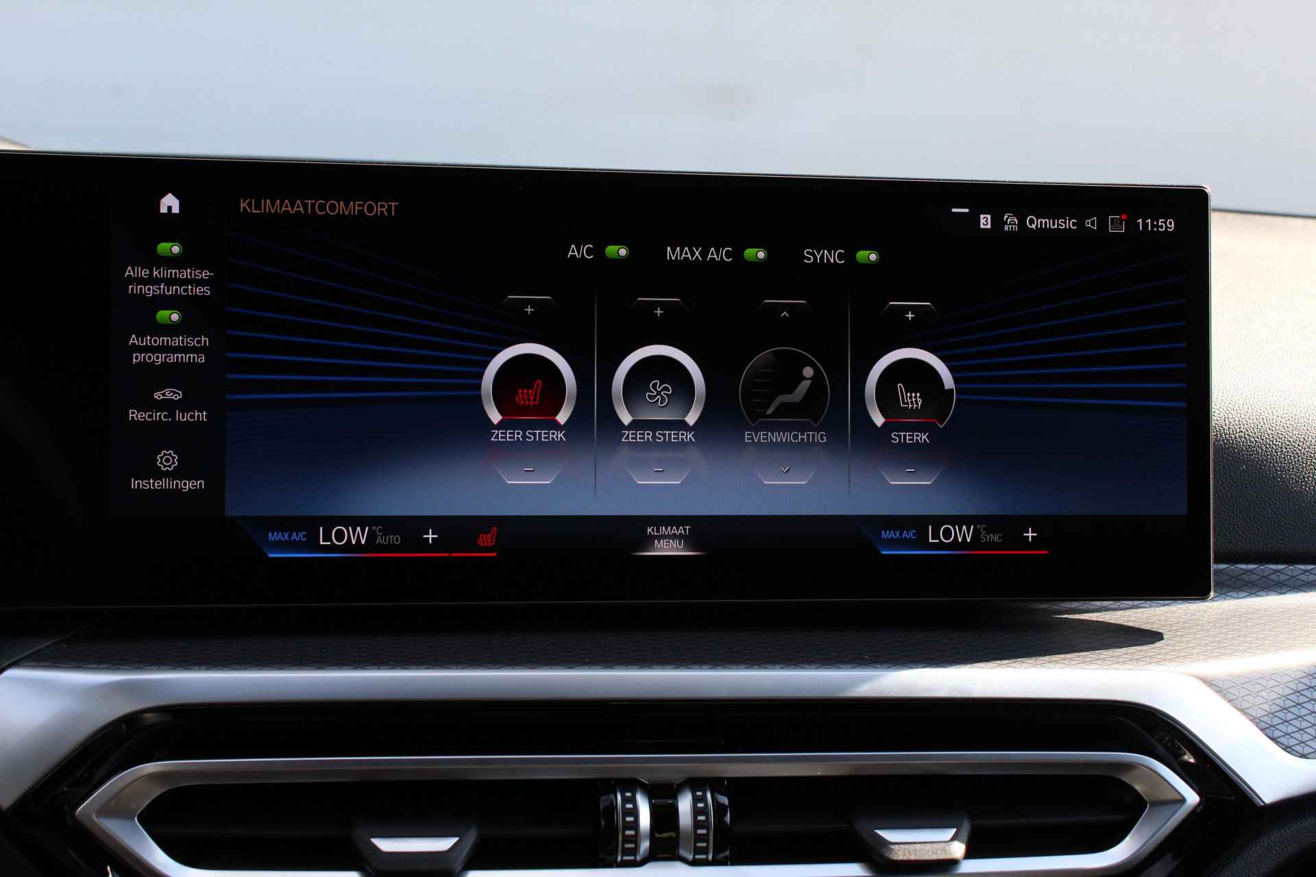 BMW 3 Serie Touring 330e High Executive M Sport Automaat / Panoramadak / Trekhaak / Adaptieve LED / Active Cruise Control / Sportstoelen  / Comfort Access - 27/31