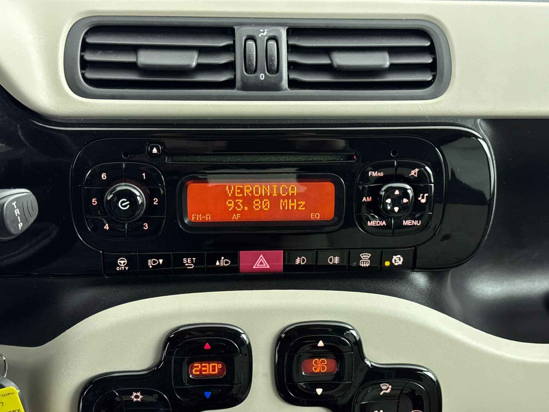 Fiat Panda TWINAIR LOUNGE | CLIMA | BLUETOOTH | PDC | ELEKTRISCHE RAMEN | ARMSTEUN | CENTRALE DEURVERGRENDELING OP AFSTANDBEDIENING | NAVI via TOM TOM VOORBEREIDING | - 12/28