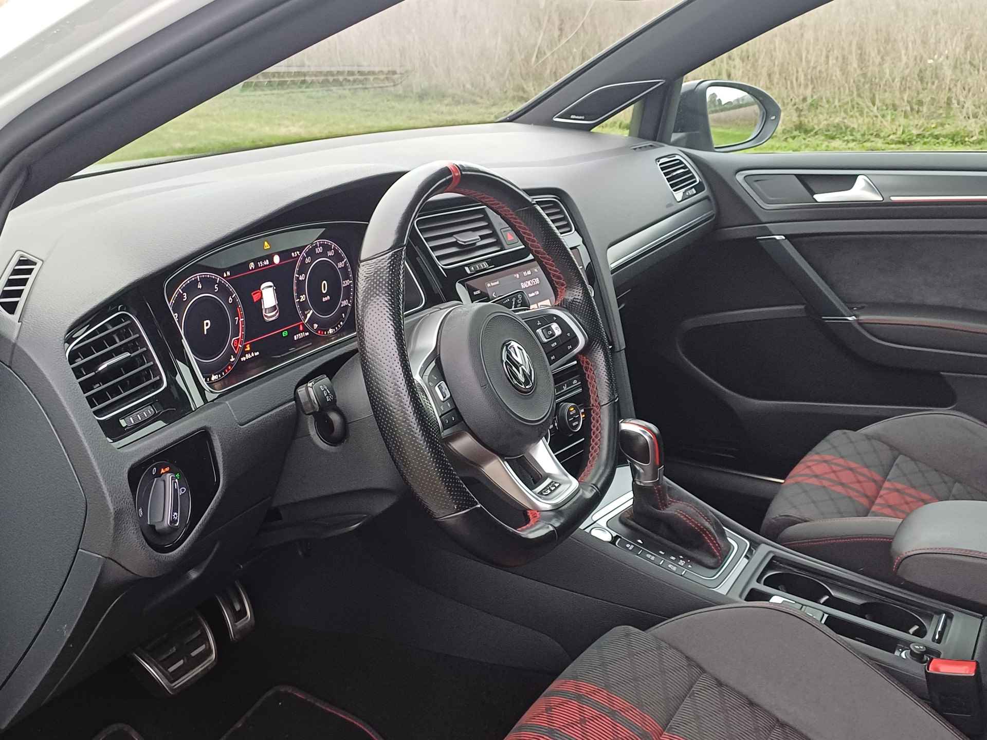 Volkswagen Golf 2.0 TSI GTI TCR | Pano dak | LED | Carplay | Digi Dash | Navi | Dynaudio | 290PK - 33/66