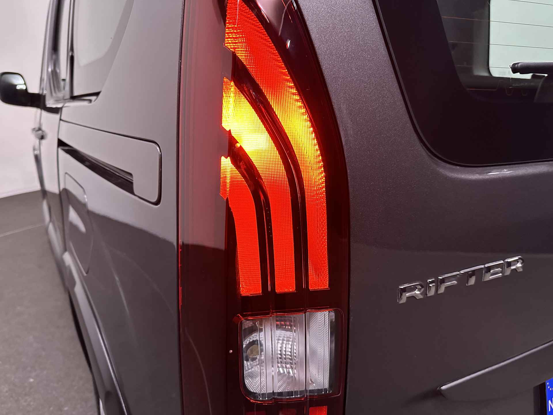 Peugeot Rifter 1.2 Puretech Active 110pk 5 persoons | Apple Carplay | Cruise Control | 2X Schuifdeur | Laneassist | Airco | Parkeersensoren | - 11/33