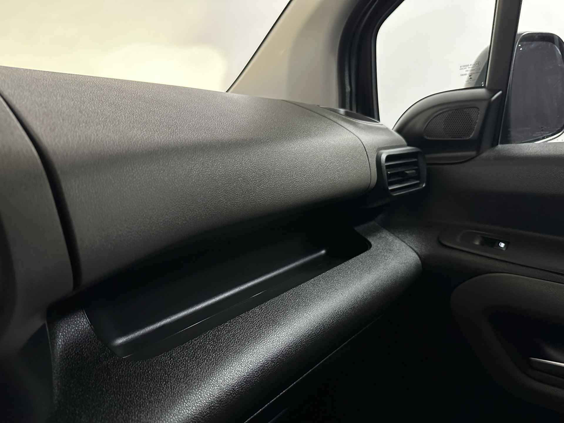 Peugeot Rifter 1.2 Puretech Active 110pk 5 persoons | Apple Carplay | Cruise Control | 2X Schuifdeur | Laneassist | Airco | Parkeersensoren | - 31/33