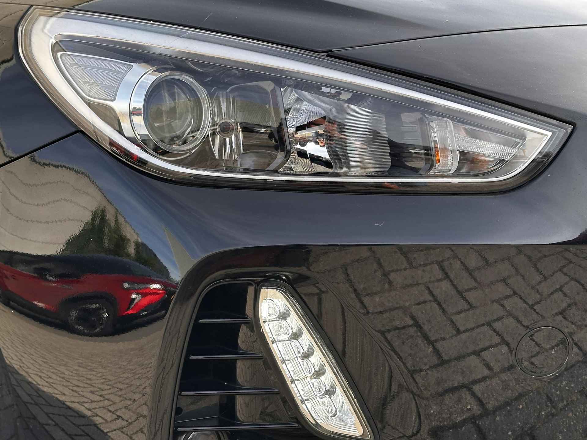 Hyundai i30 Wagon 1.4 T-GDI Comfort / Trekhaak / Climate Control / Navigatie / Apple CarPlay/Android Auto / Achteruitrijcamera / Lichtmetalen velgen / Lichtsensor / - 27/35