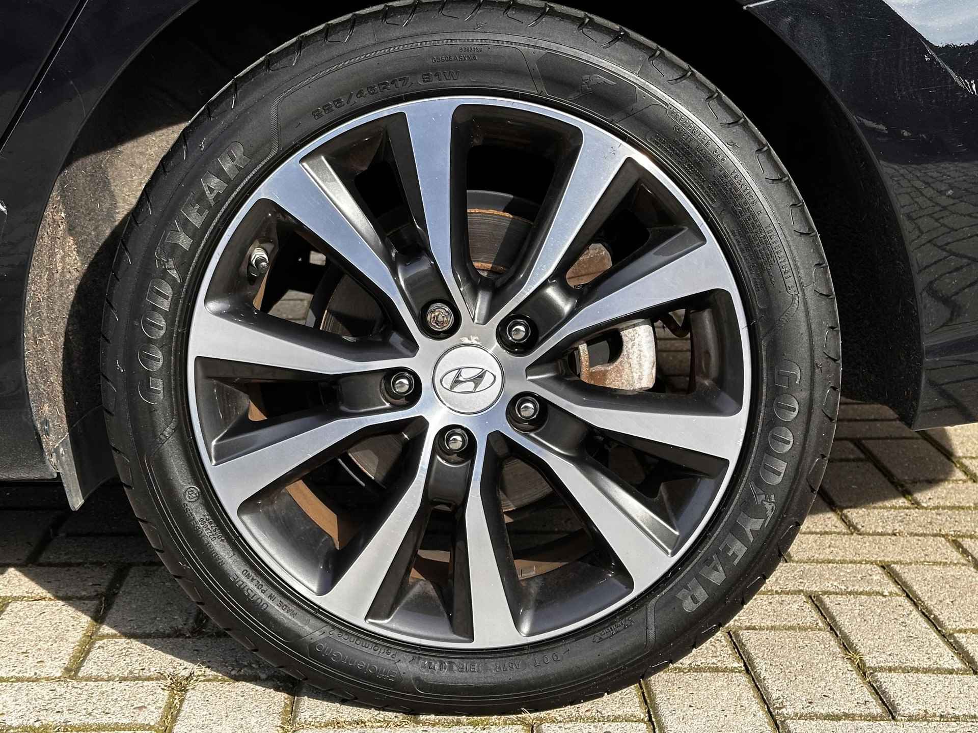 Hyundai i30 Wagon 1.4 T-GDI Comfort / Trekhaak / Climate Control / Navigatie / Apple CarPlay/Android Auto / Achteruitrijcamera / Lichtmetalen velgen / Lichtsensor / - 28/35