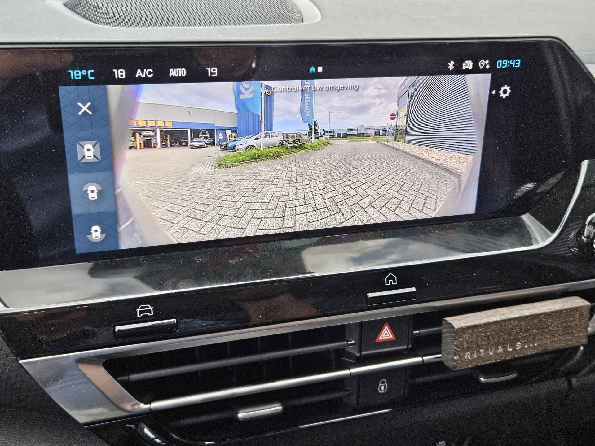 Citroën C4 1.2 PureTech 130pk Max Automaat | Schuifdak | Lederen Bekleding | Camera Voor En Achter | Head Up Display | Keyless Entry en Start | Zeer Compleet !! - 21/48