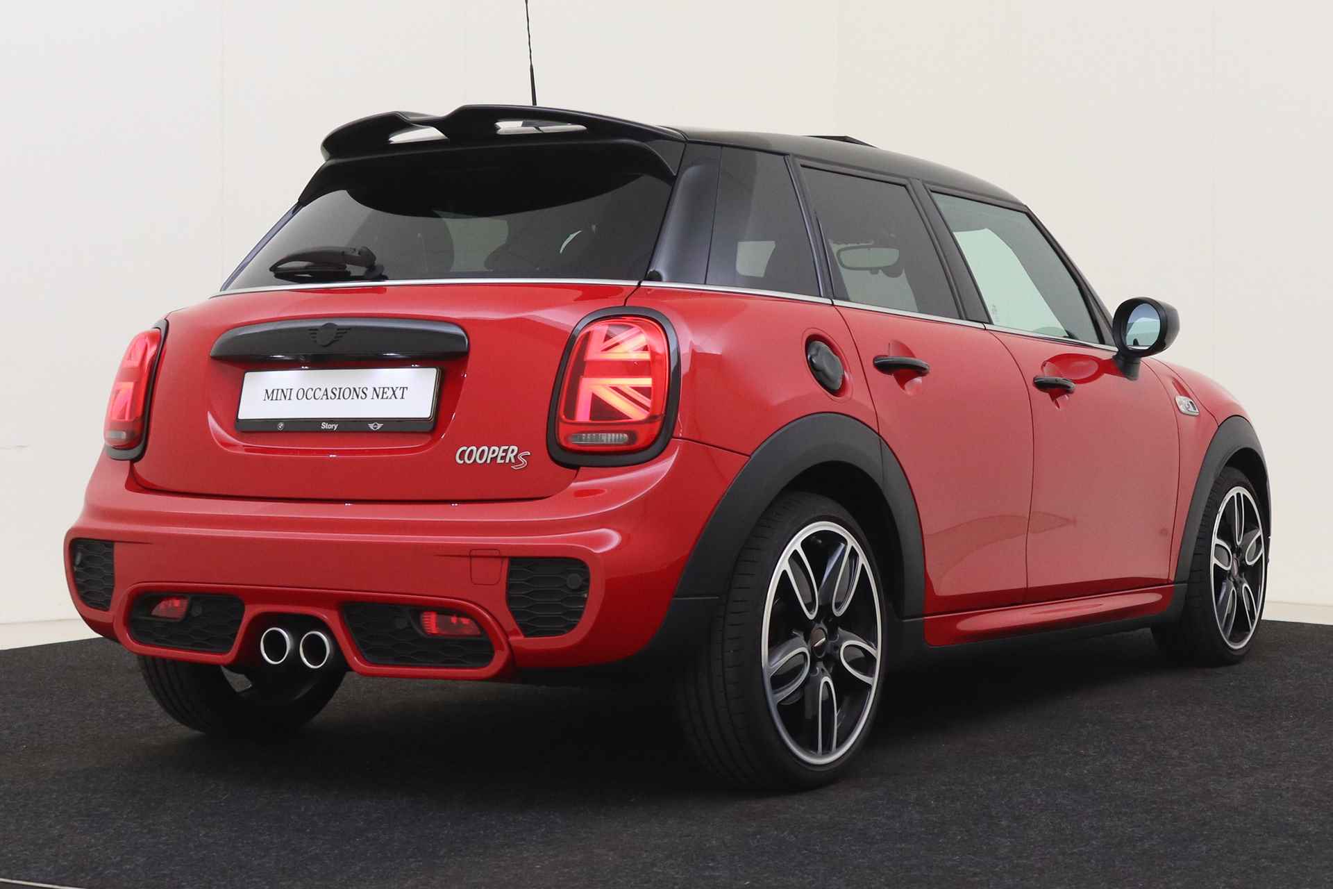 MINI Hatchback Cooper S Pepper Automaat / JCW Pakket / Panoramadak / Achteruitrijcamera / JCW Sportstoelen / Adaptieve LED / Park Assistant / Stoelverwarming - 3/61