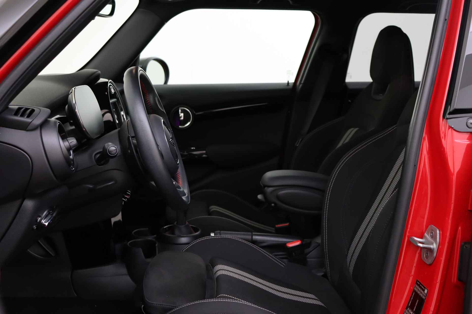 MINI Hatchback Cooper S Pepper Automaat / JCW Pakket / Panoramadak / Achteruitrijcamera / JCW Sportstoelen / Adaptieve LED / Park Assistant / Stoelverwarming - 7/61