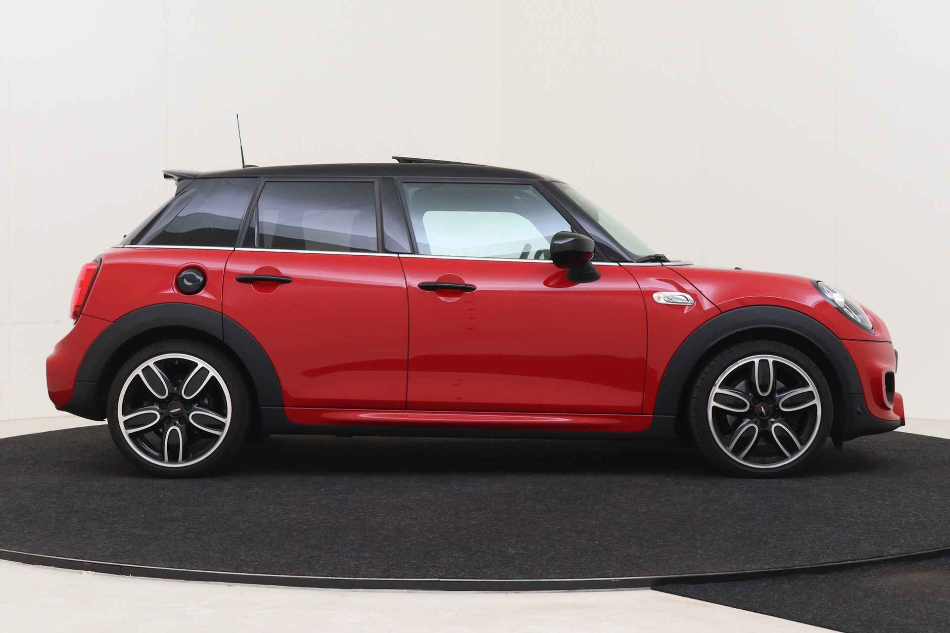 MINI Hatchback Cooper S Pepper Automaat / JCW Pakket / Panoramadak / Achteruitrijcamera / JCW Sportstoelen / Adaptieve LED / Park Assistant / Stoelverwarming - 8/61